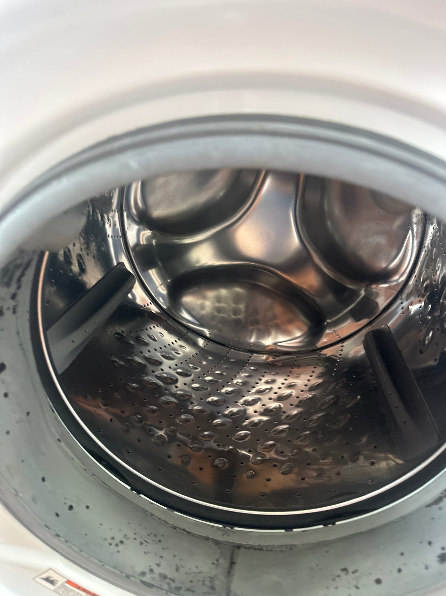 Whirlpool 4.5 cu ft Front‑Load Washer with Load & Go