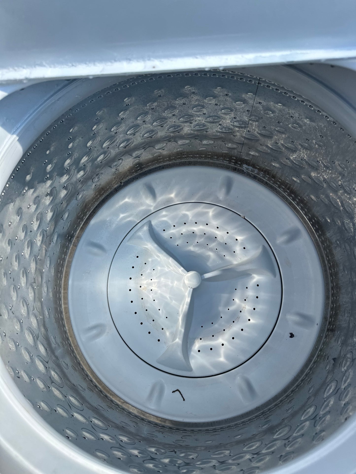 Whirlpool High-Efficiency Top Load Washer – WTW5000DW2