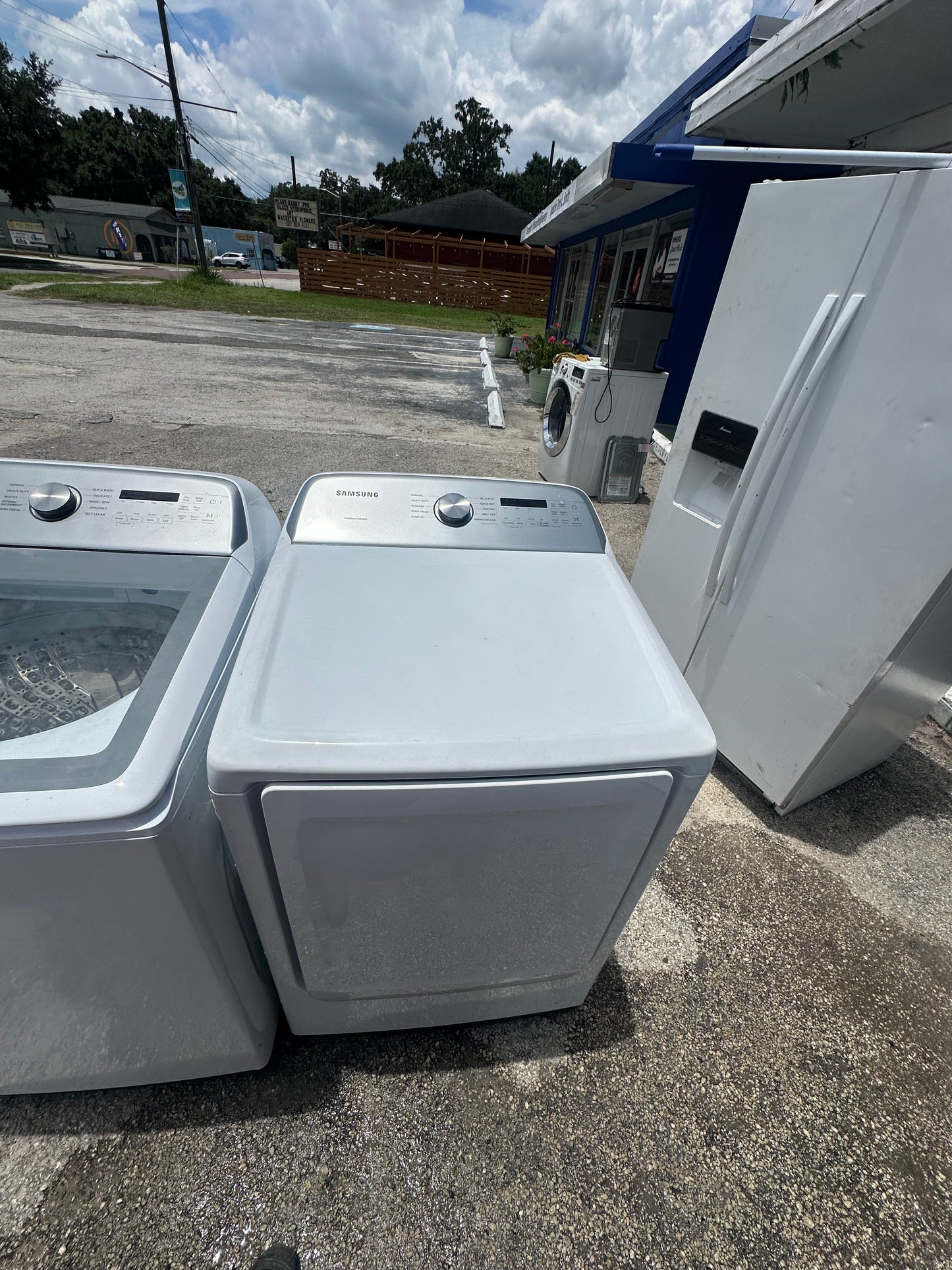 Samsung 7.4 cu. ft. Electric Dryer with Sensor Dry