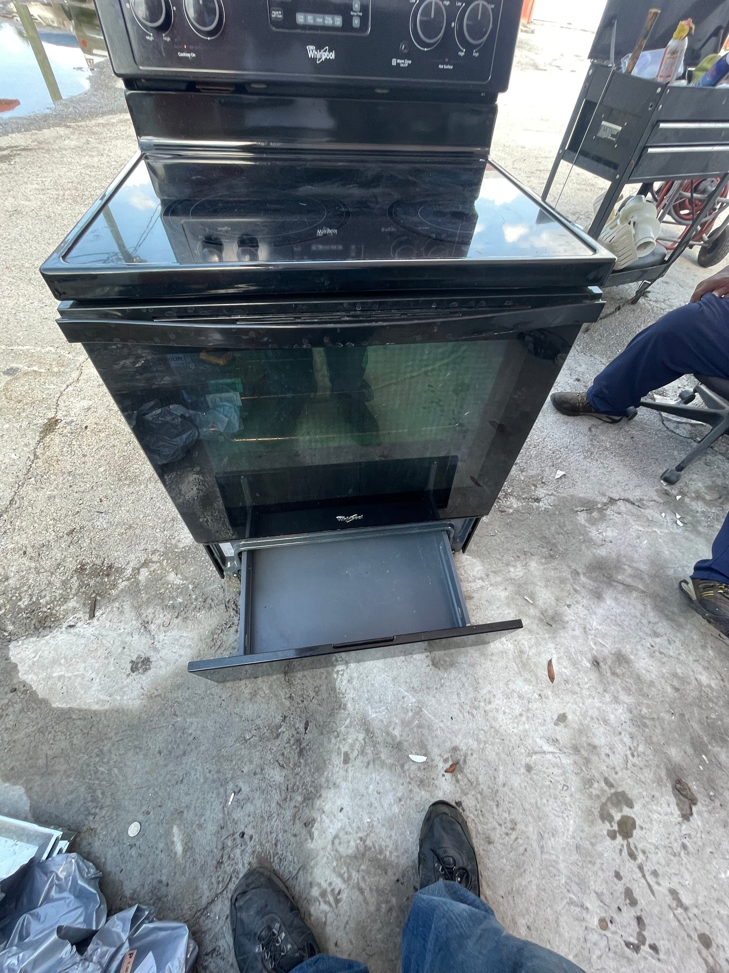 Whirlpool 30” Freestanding Electric Range with Smooth Ceramic Glass Cooktop