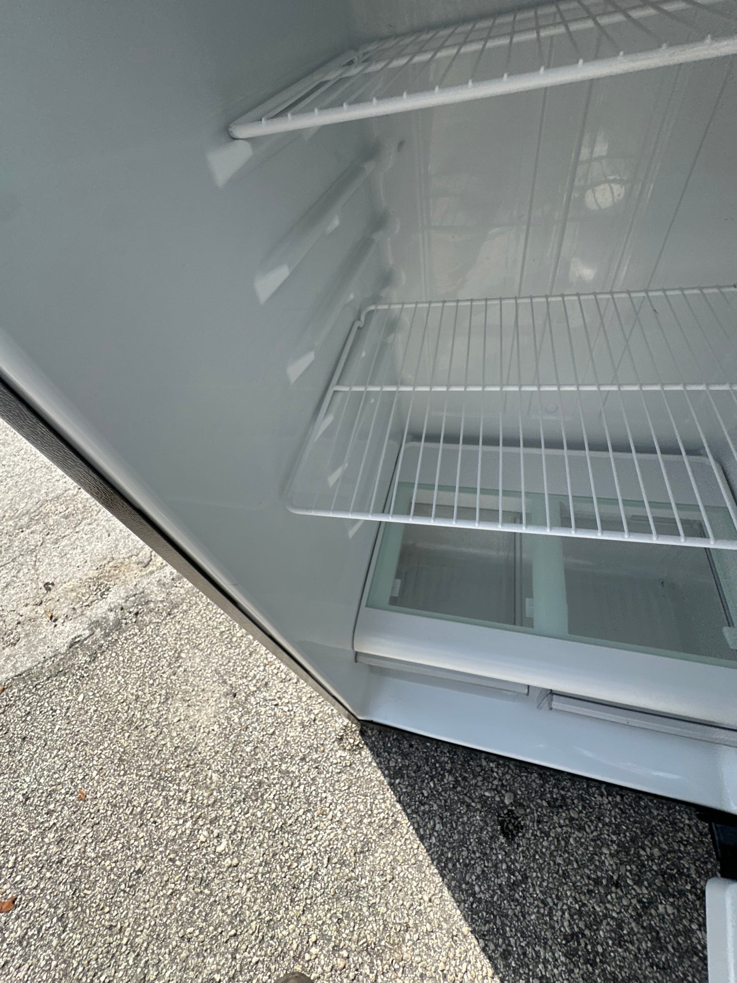 GE 17.5 cu. ft. Top-Freezer Refrigerator (Black)