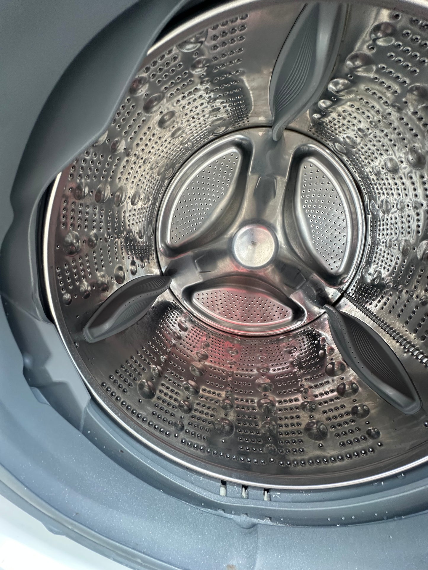 Lg Washer - White - 27 Inch Front Load Smart Washer with 4.5 cu. ft. Capacity