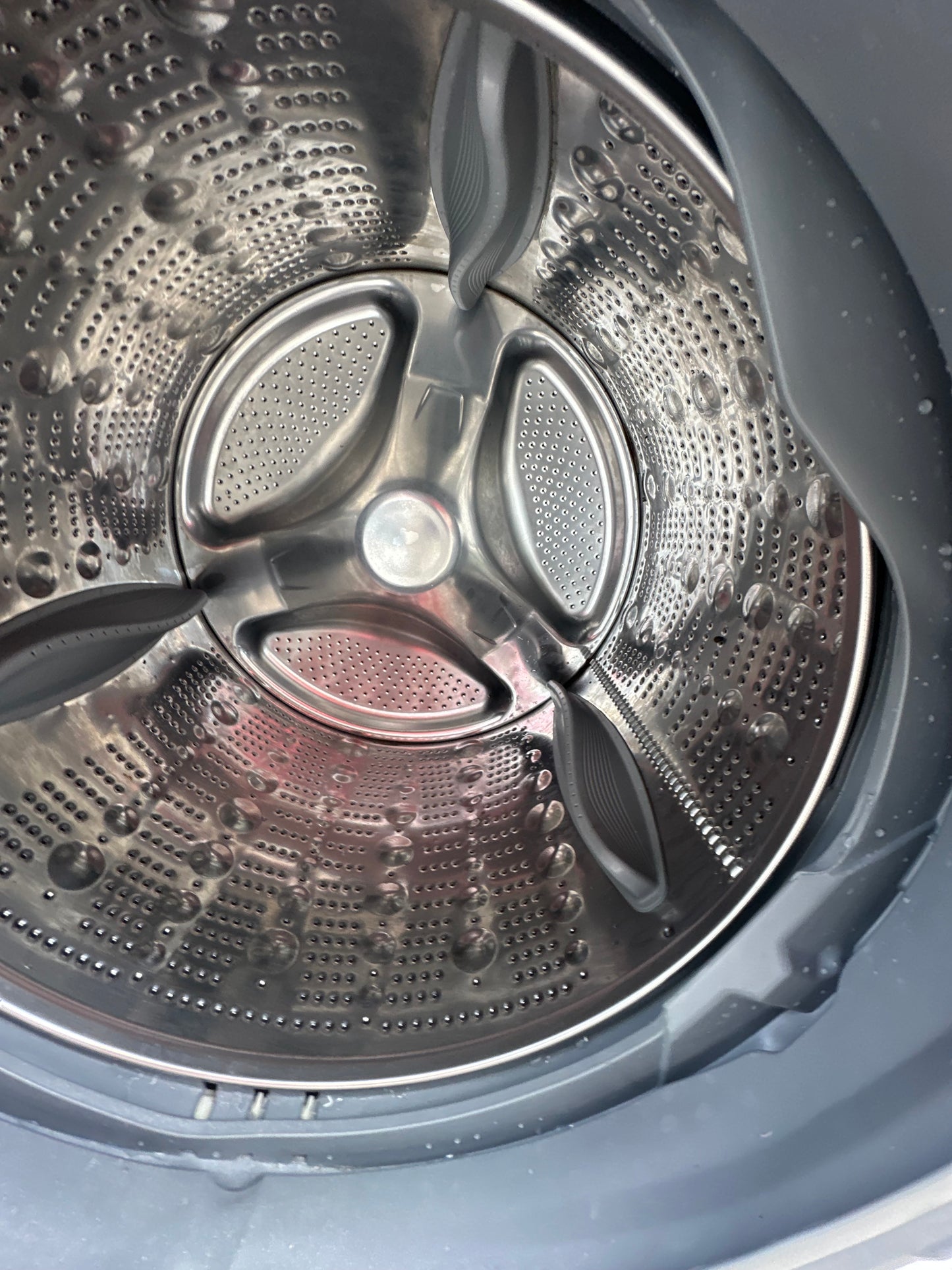 Lg Washer - White - 27 Inch Front Load Smart Washer with 4.5 cu. ft. Capacity