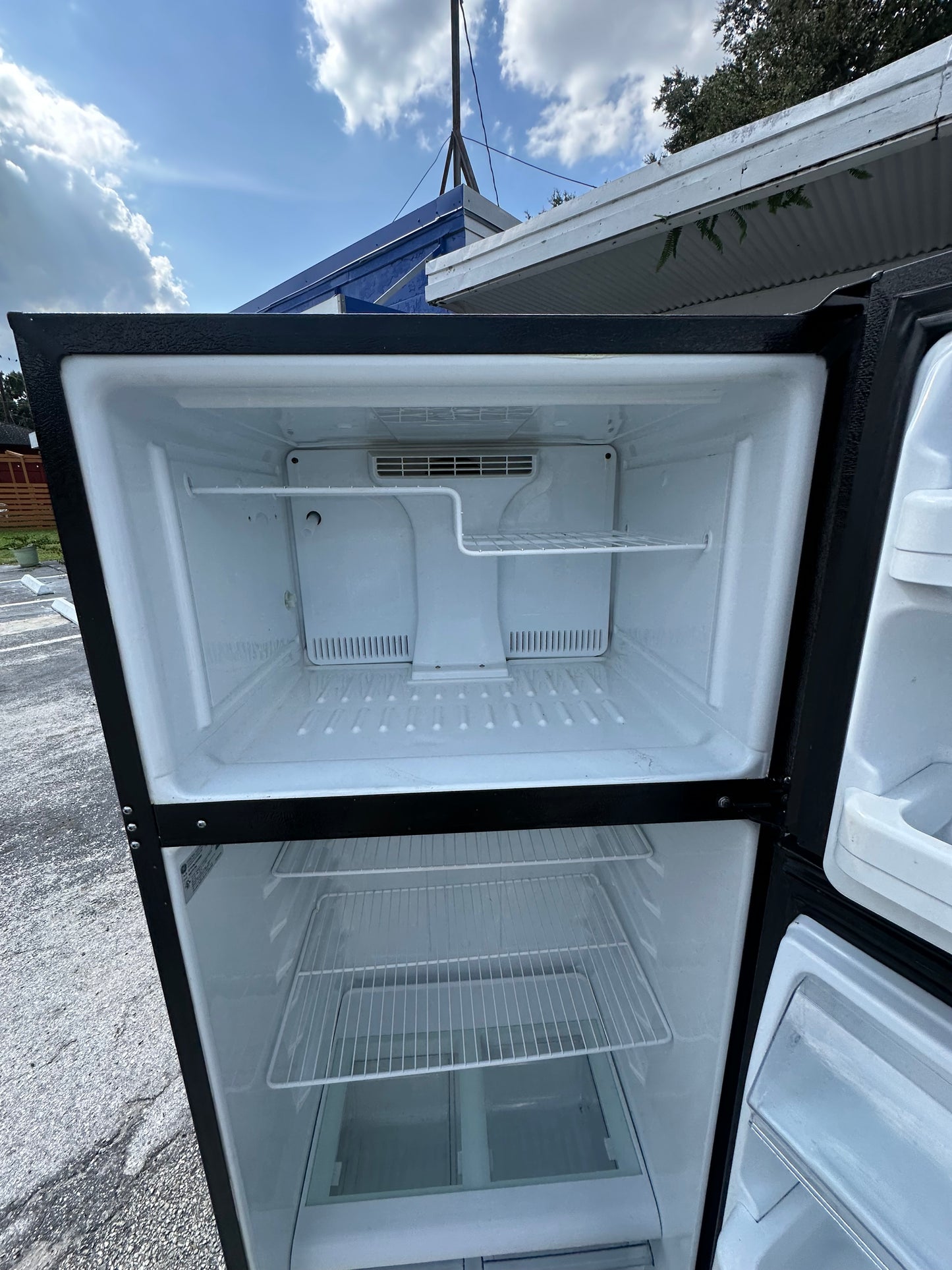 GE 17.5 cu. ft. Top-Freezer Refrigerator (Black)