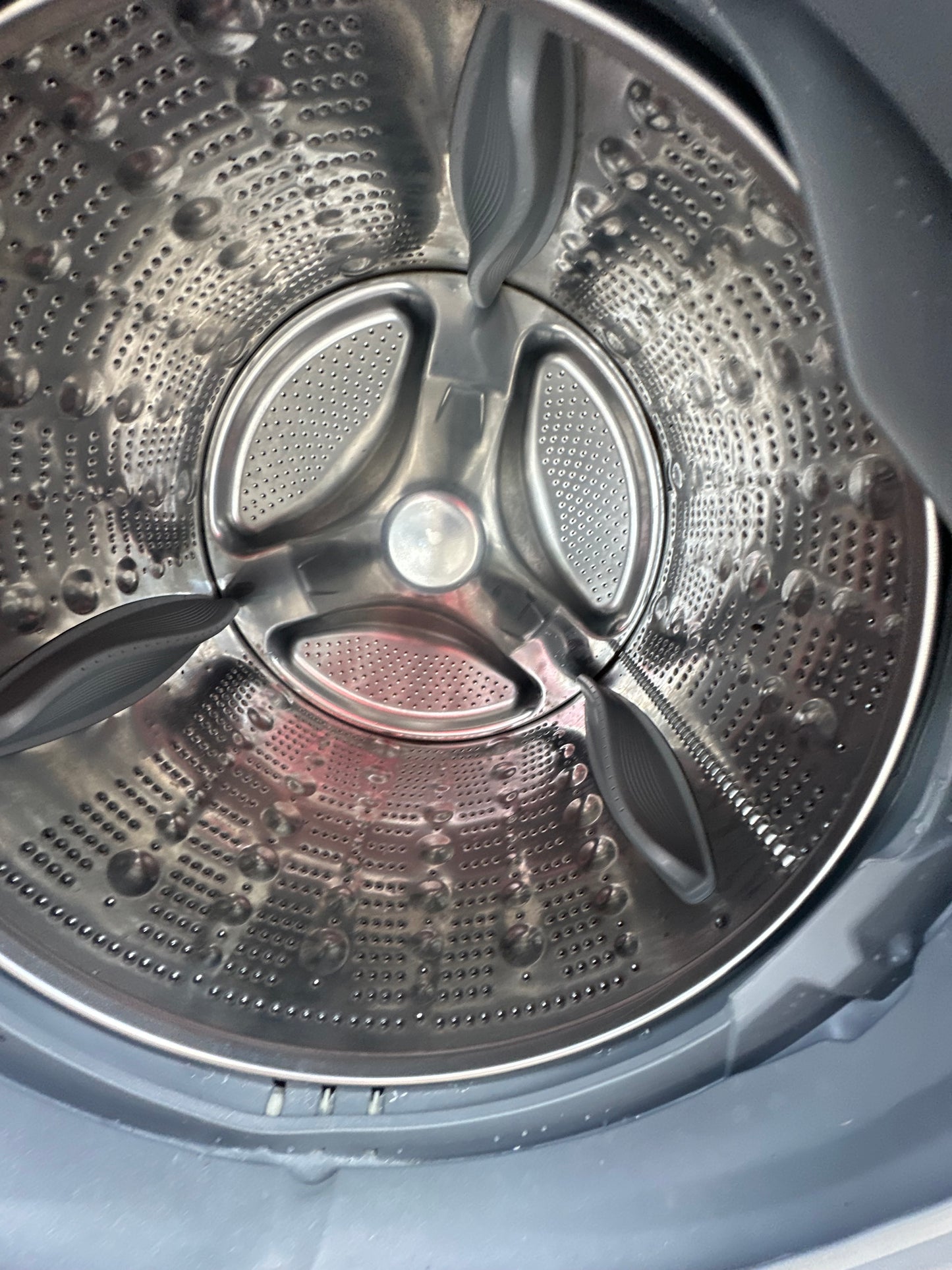 Lg Washer - White - 27 Inch Front Load Smart Washer with 4.5 cu. ft. Capacity