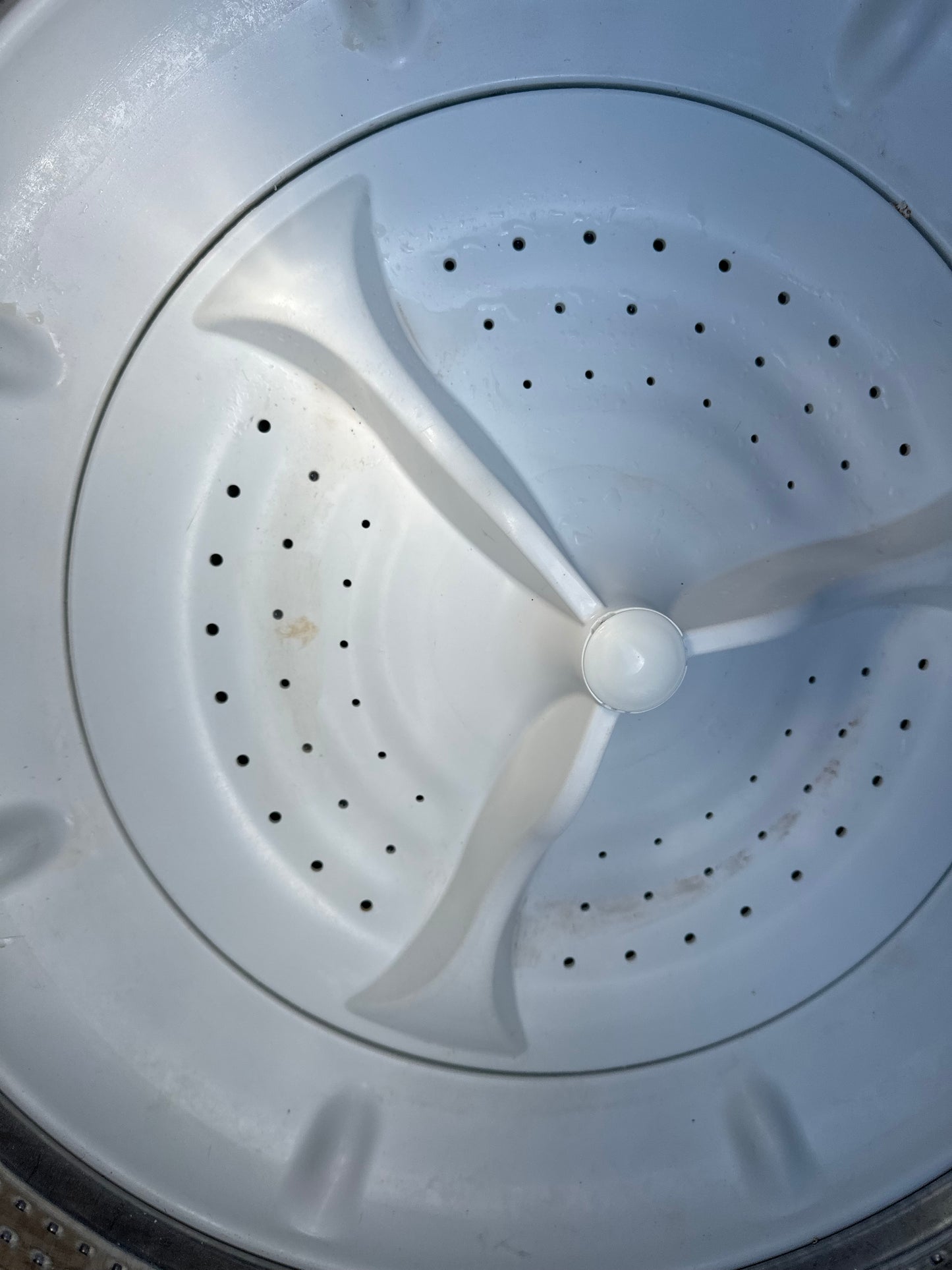 Whirlpool High-Efficiency Top Load Washer – WTW5000DW2