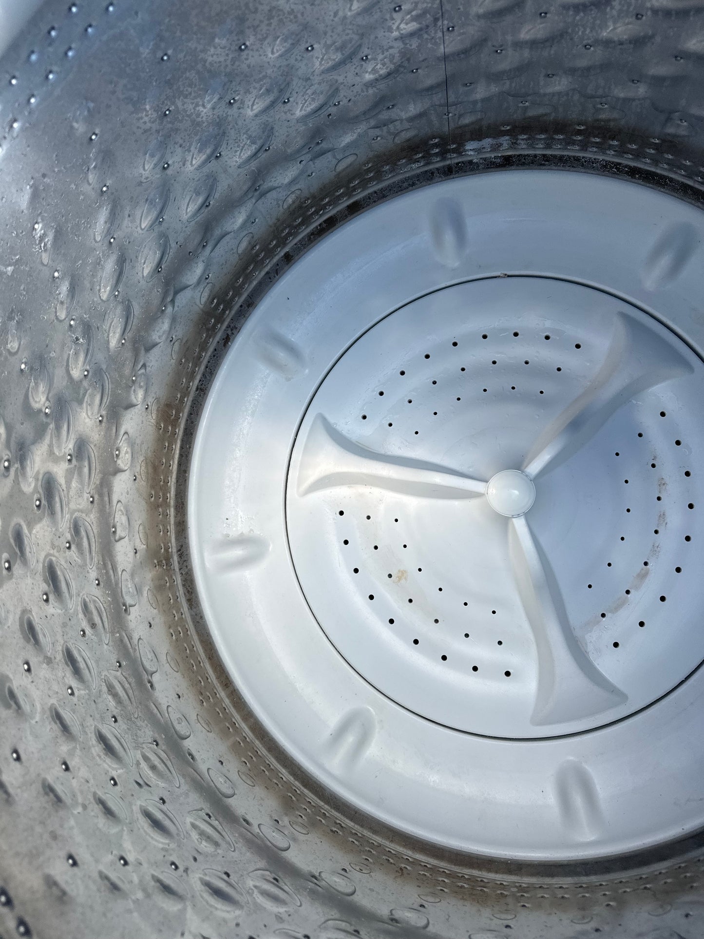 Whirlpool High-Efficiency Top Load Washer – WTW5000DW2