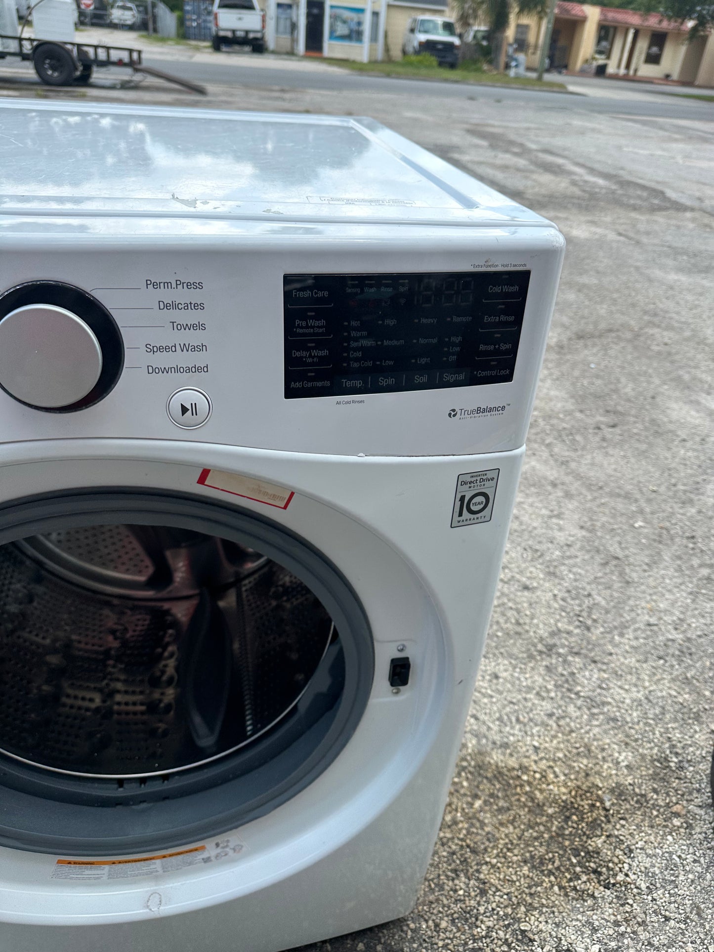 Lg Washer - White - 27 Inch Front Load Smart Washer with 4.5 cu. ft. Capacity