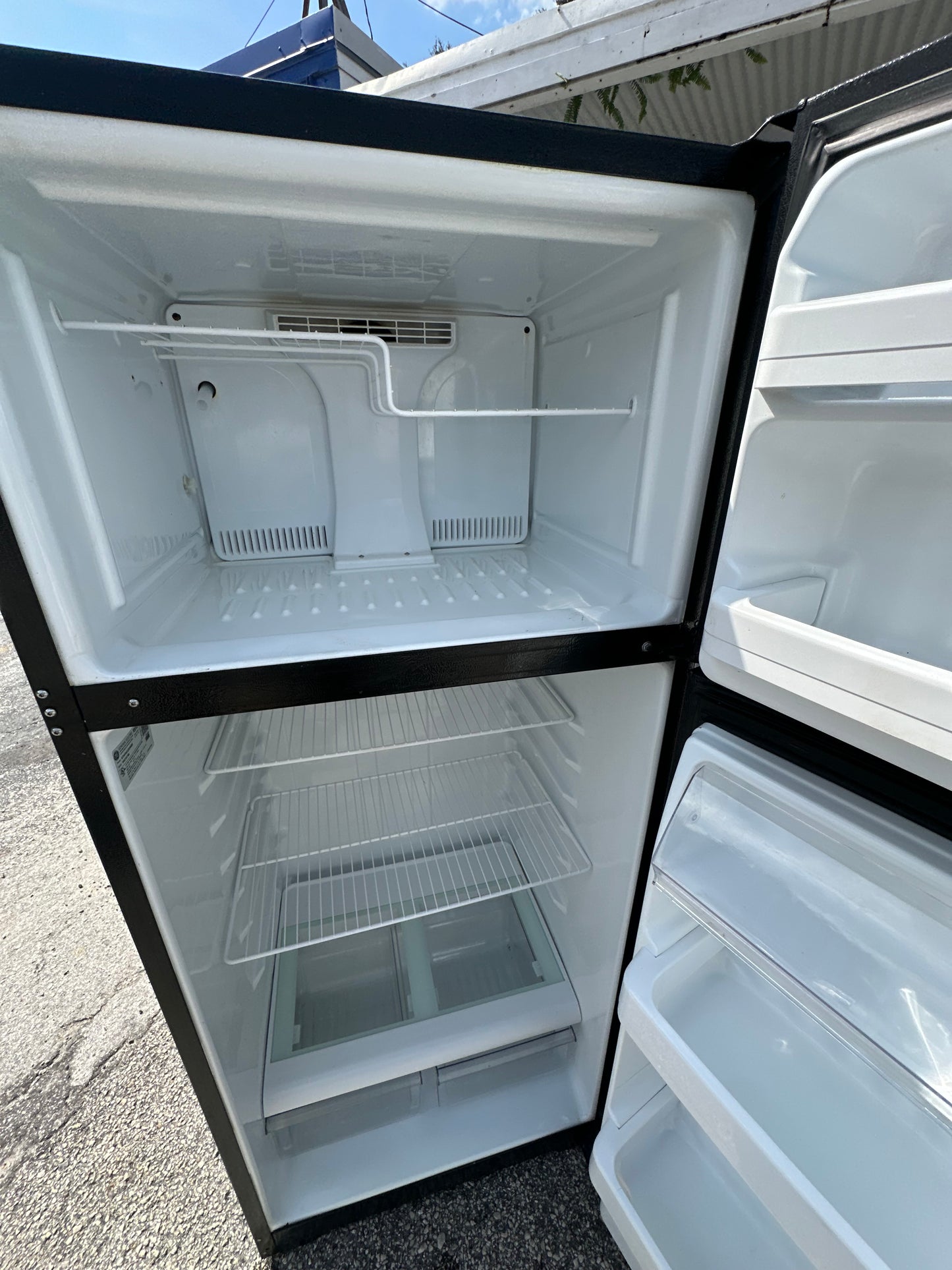GE 17.5 cu. ft. Top-Freezer Refrigerator (Black)