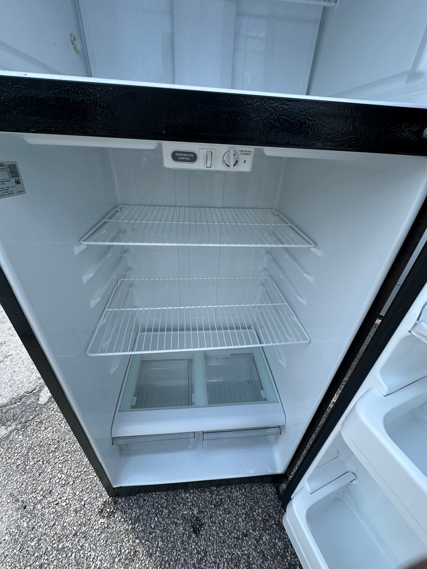 GE 17.5 cu. ft. Top-Freezer Refrigerator (Black)