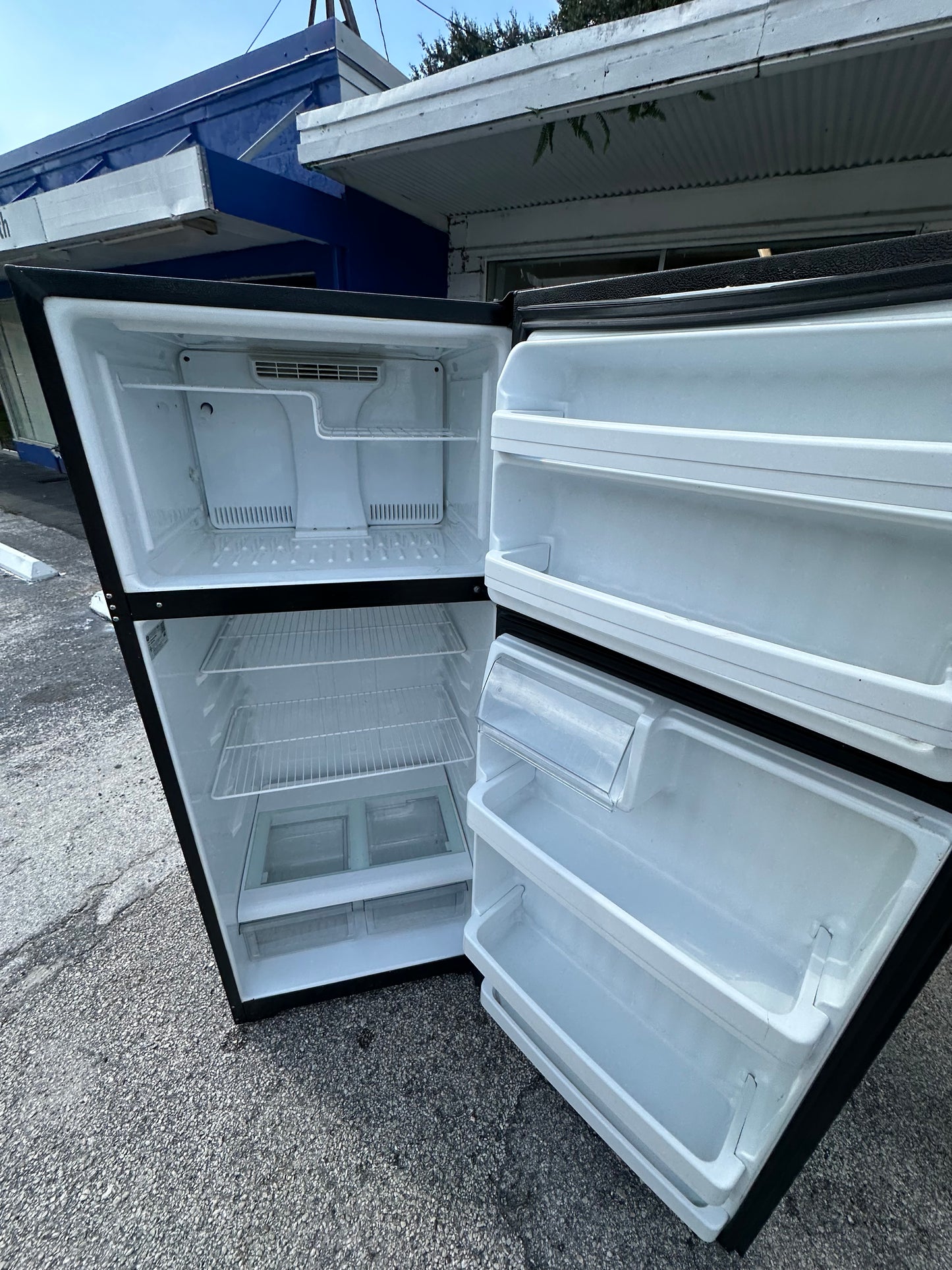 GE 17.5 cu. ft. Top-Freezer Refrigerator (Black)