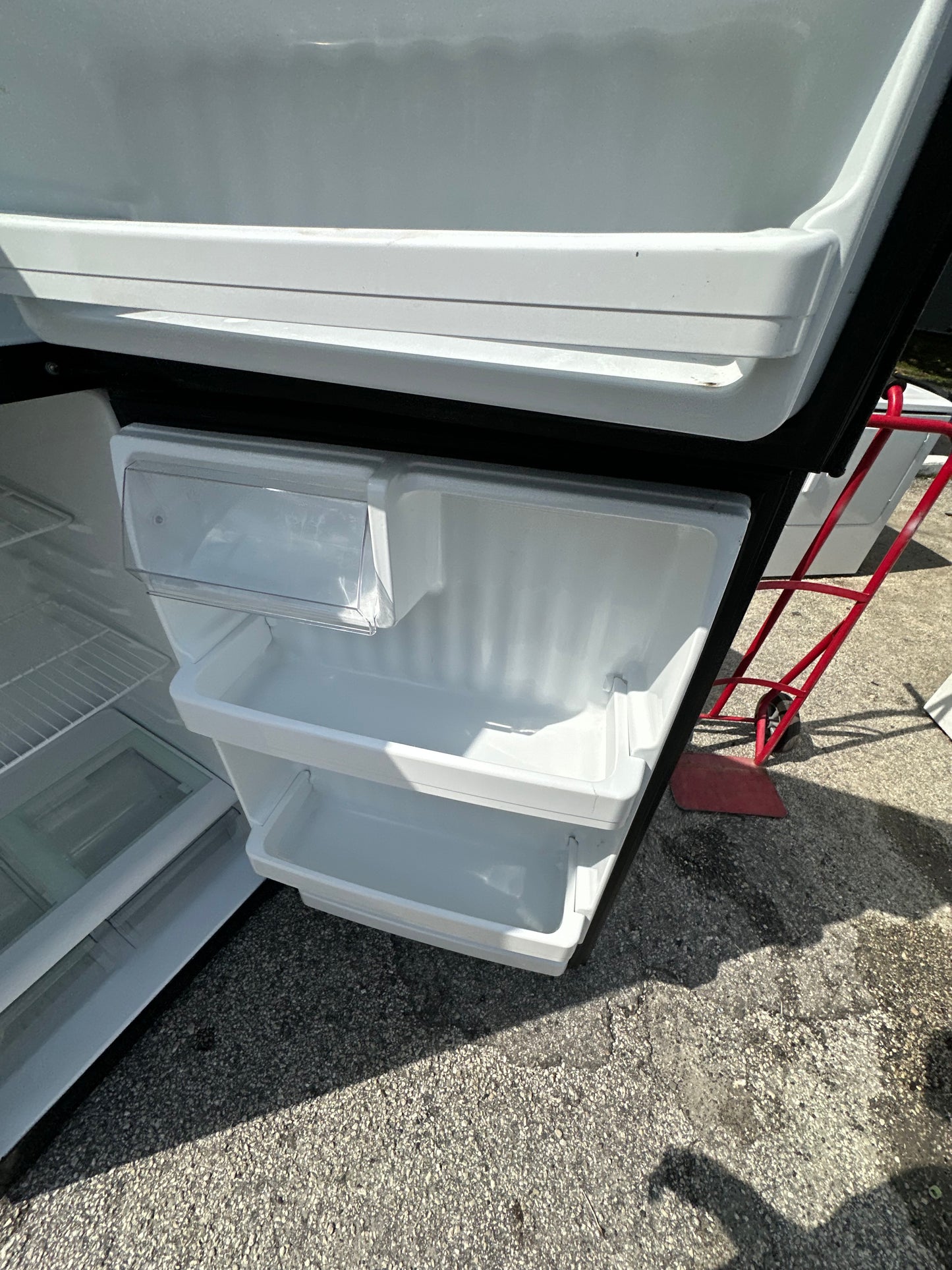 GE 17.5 cu. ft. Top-Freezer Refrigerator (Black)