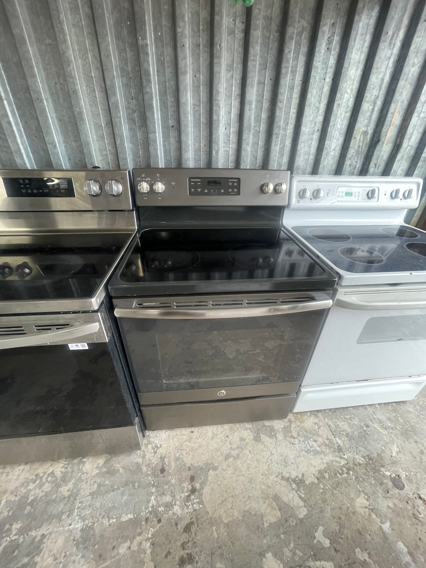 GE JB645EKES Electric Range