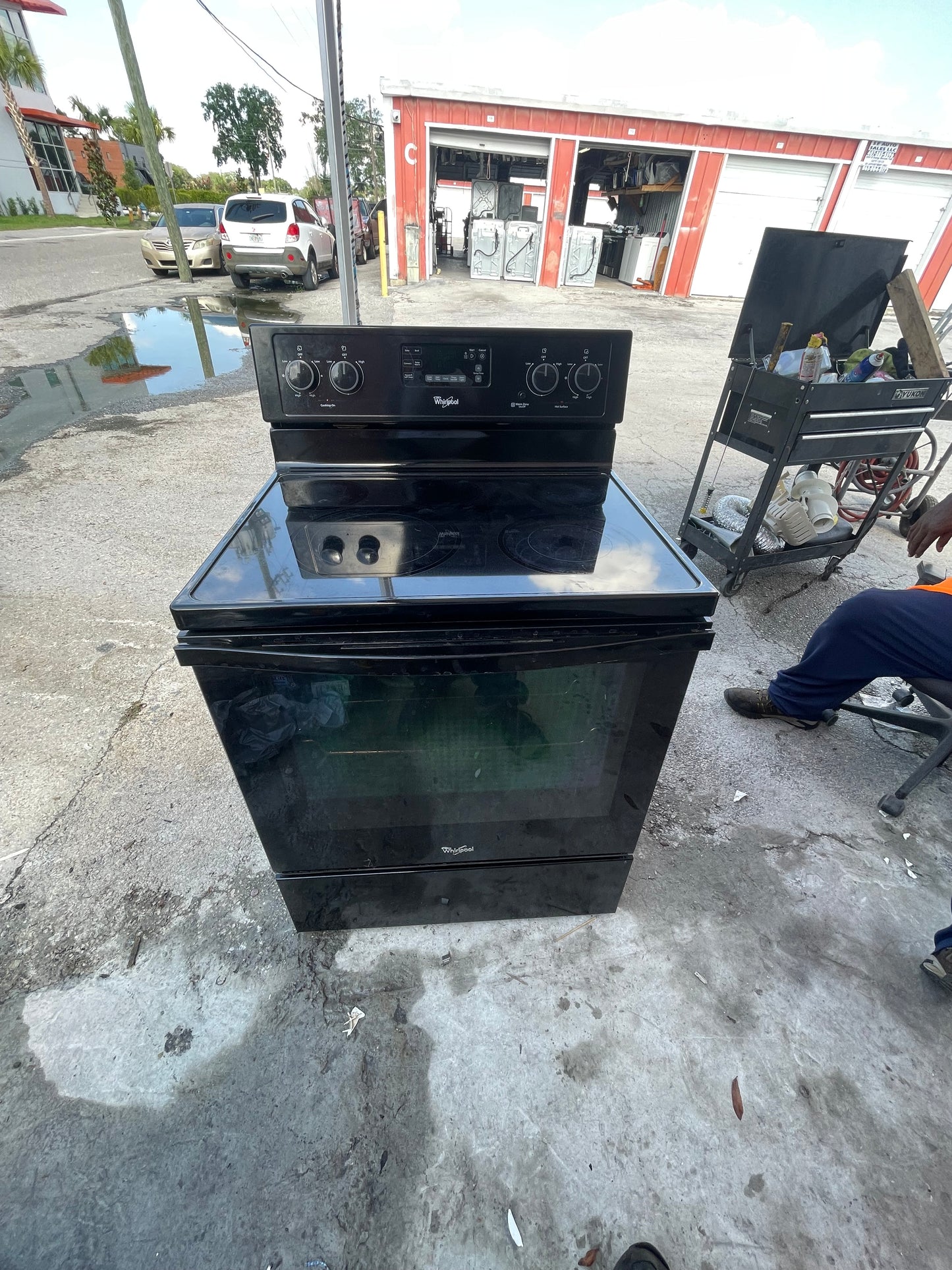 Whirlpool 30” Freestanding Electric Range with Smooth Ceramic Glass Cooktop