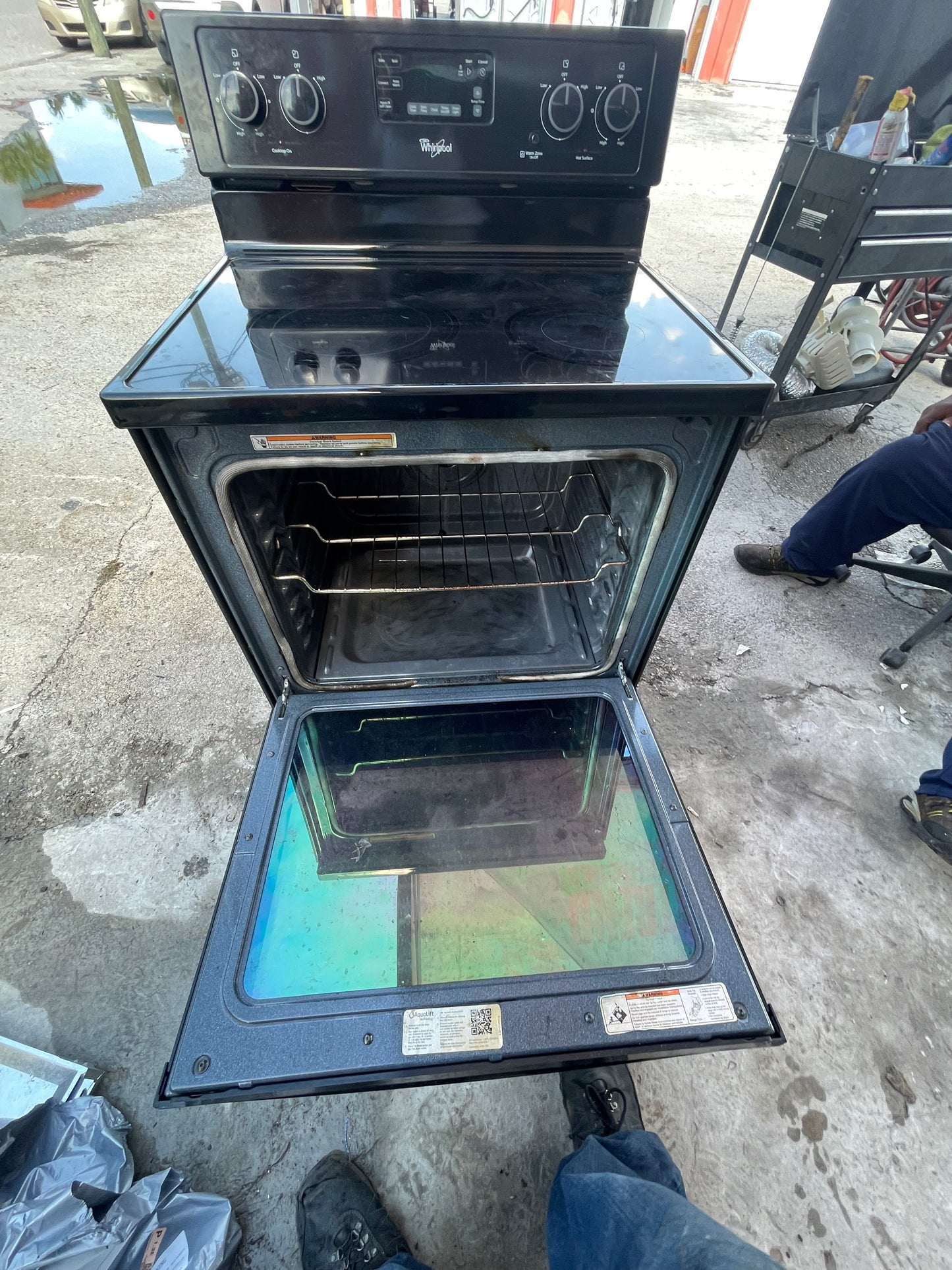 Whirlpool 30” Freestanding Electric Range with Smooth Ceramic Glass Cooktop