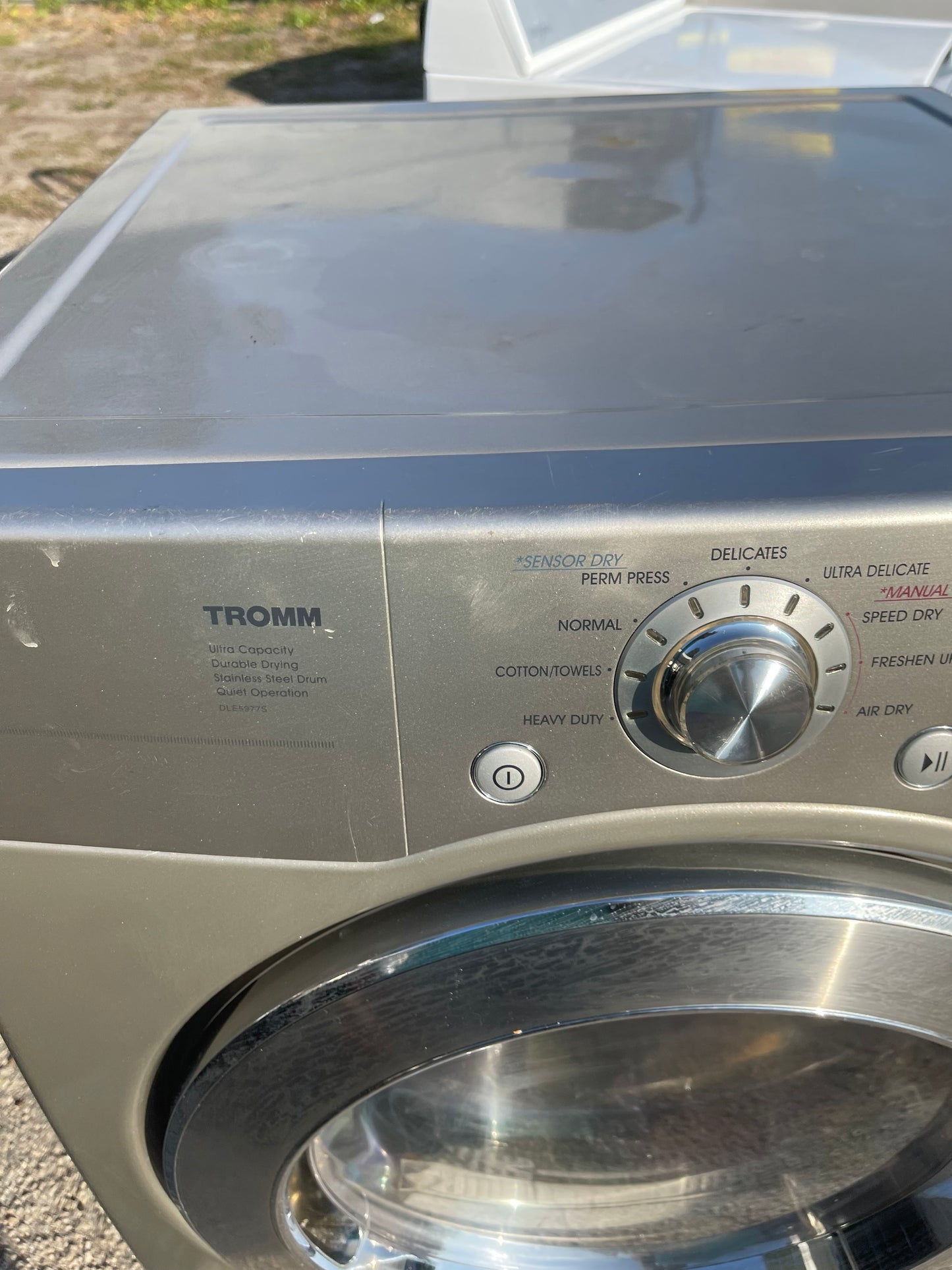 🔥 LG DLE5977S Electric Dryer
	•