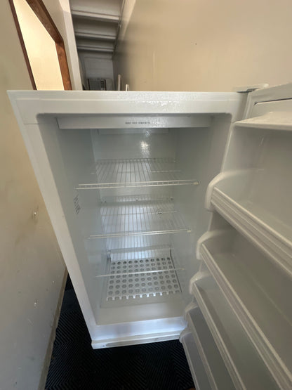 Electrolux FFU1464DW2 Upright Commercial Freezer 14cu ft