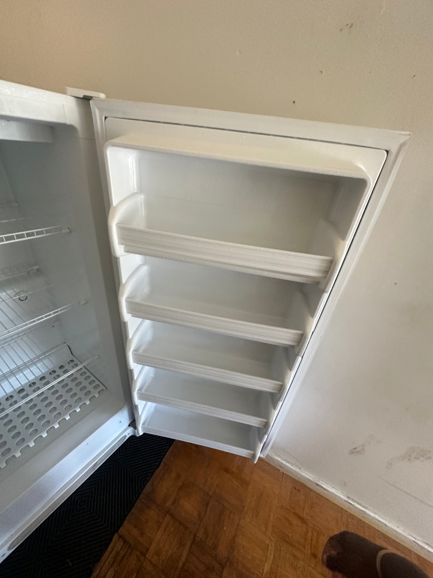 Electrolux FFU1464DW2 Upright Commercial Freezer 14cu ft