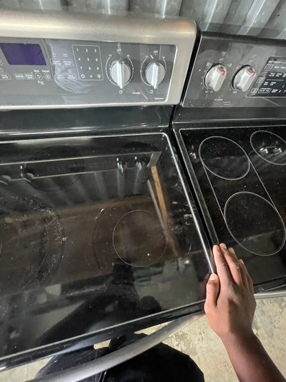 Whirlpool 6.4 Cu. Ft. Freestanding Electric Range with Warming Drawer