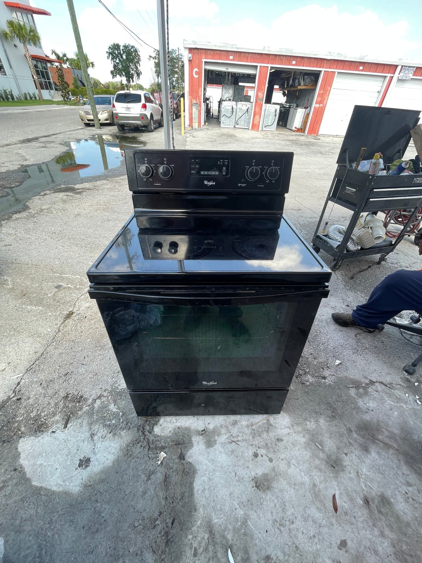 Whirlpool 30” Freestanding Electric Range with Smooth Ceramic Glass Cooktop
