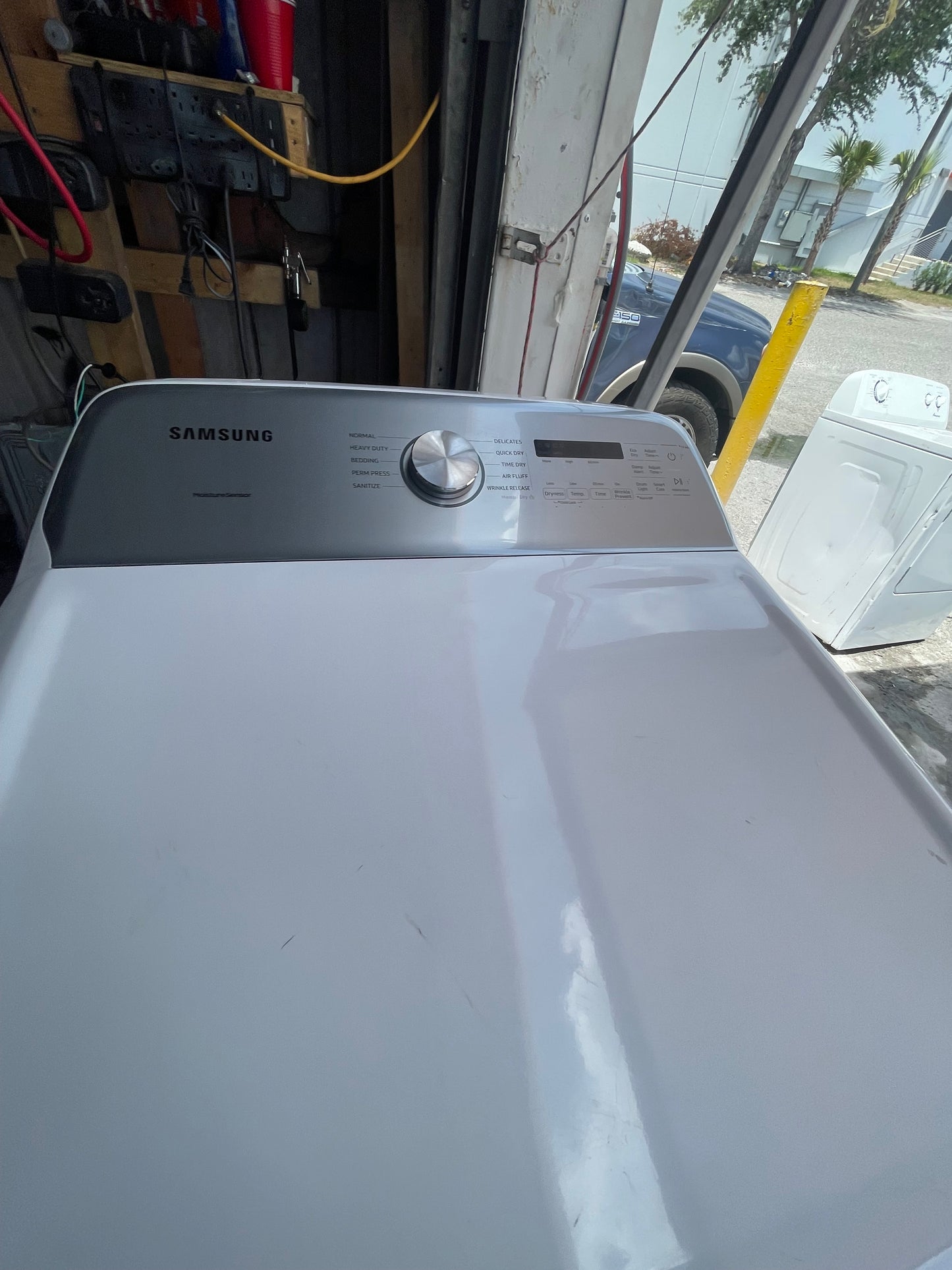 Samsung 7.4 Cu. Ft. White Electric Dryer with Sensor Dry dve50r5200w