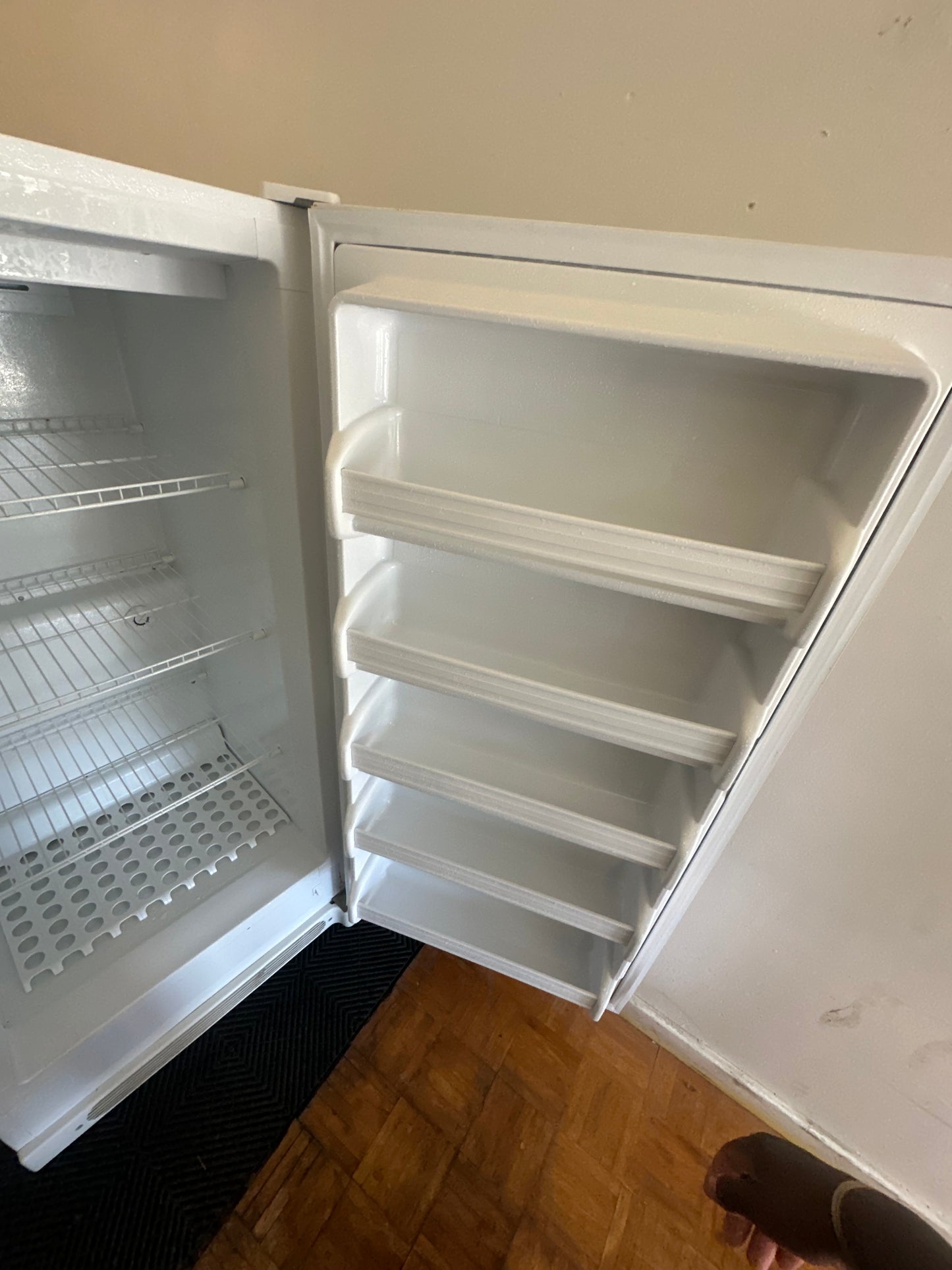 Electrolux FFU1464DW2 Upright Commercial Freezer 14cu ft