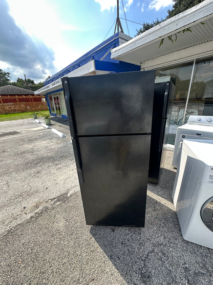 GE 17.5 cu. ft. Top-Freezer Refrigerator (Black)