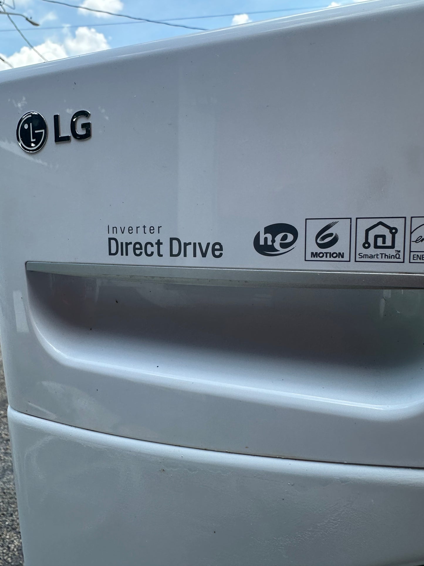 Lg Washer - White - 27 Inch Front Load Smart Washer with 4.5 cu. ft. Capacity