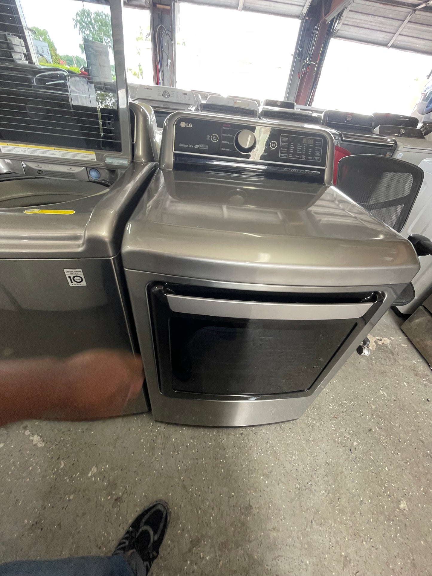 LG DLE7300VE Electric Dryer (Graphite Steel)