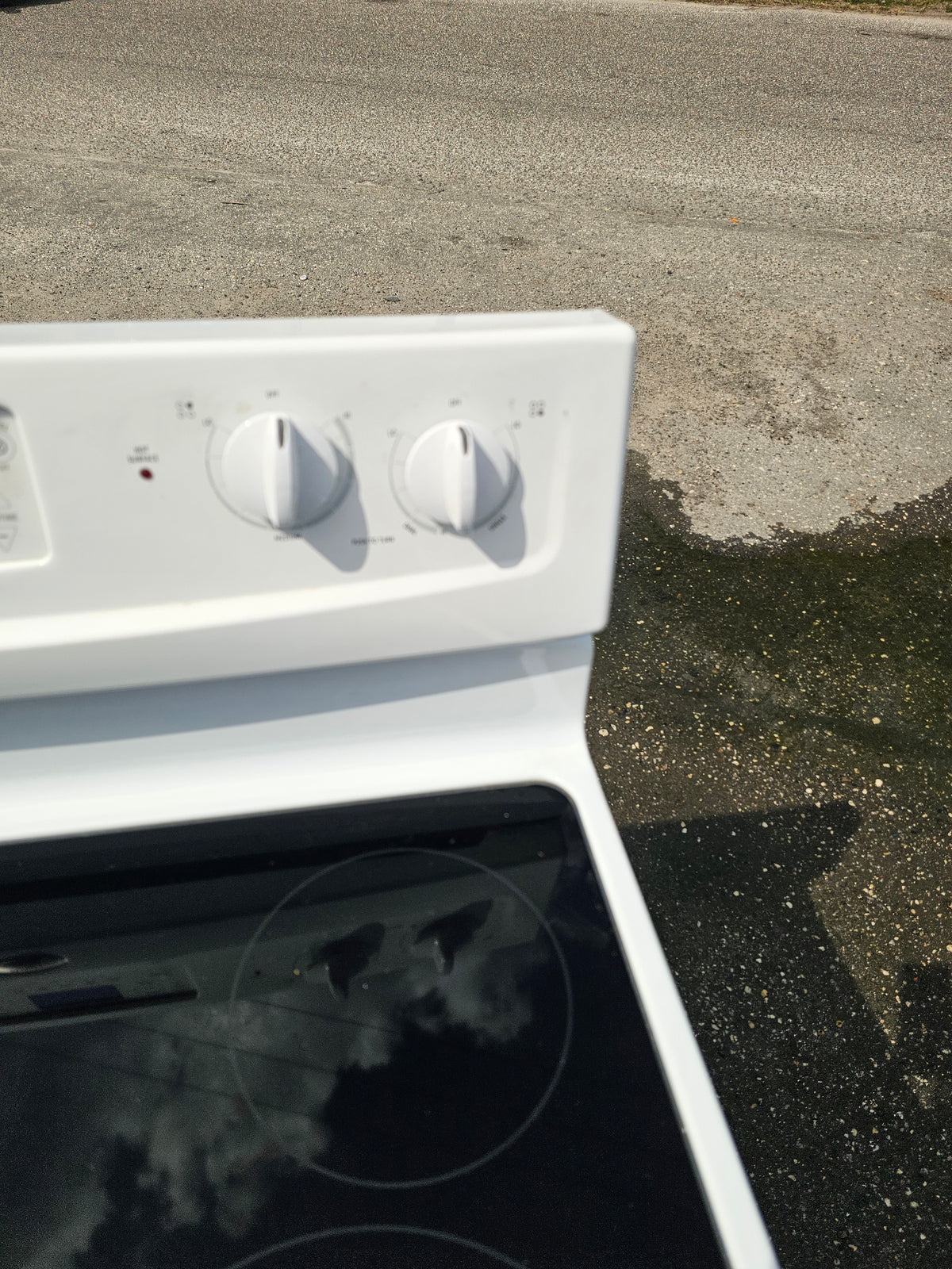 Whirlpool White Electric Stove
