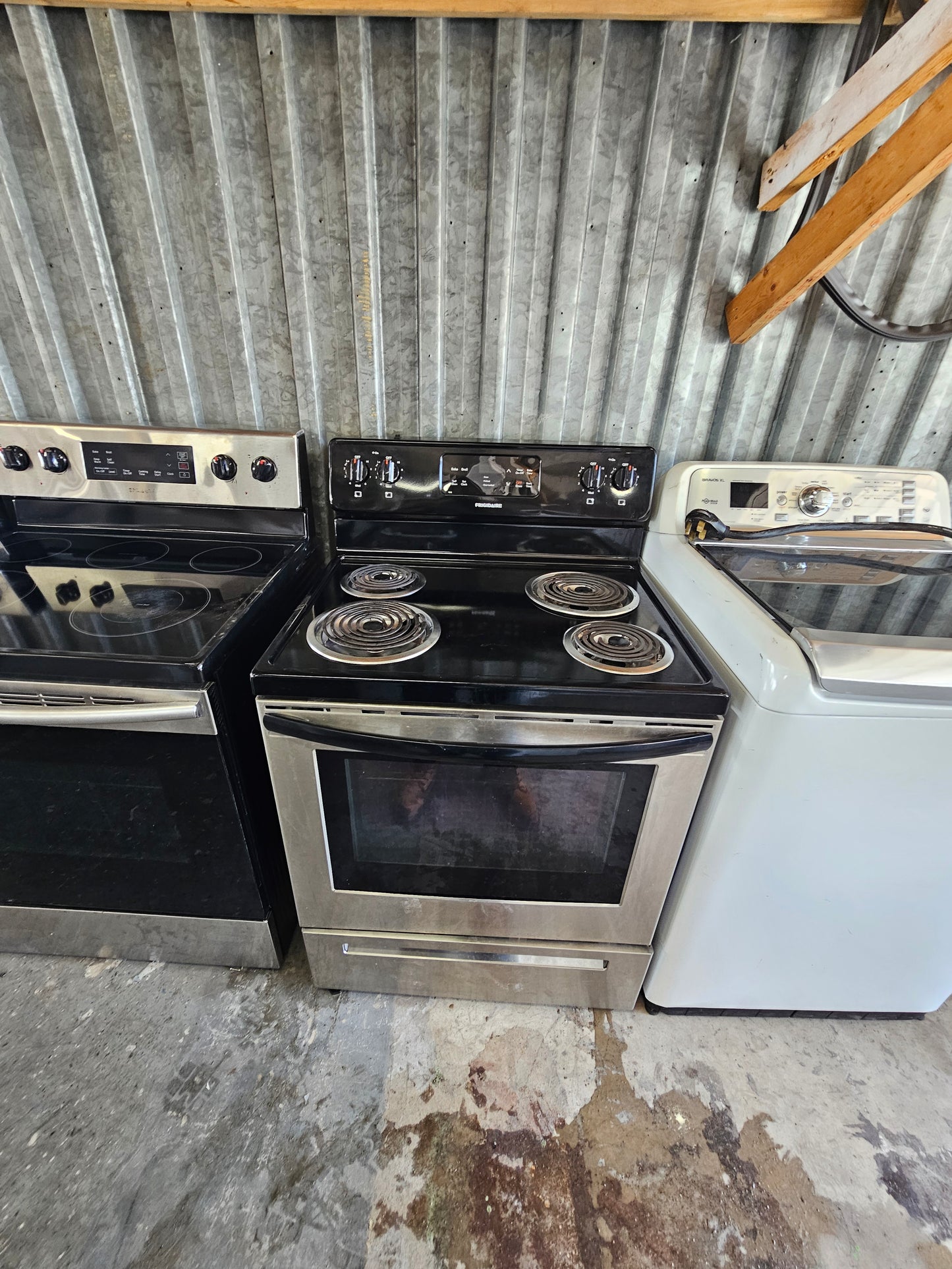 Frigidaire 30" Freestanding Electric Range
