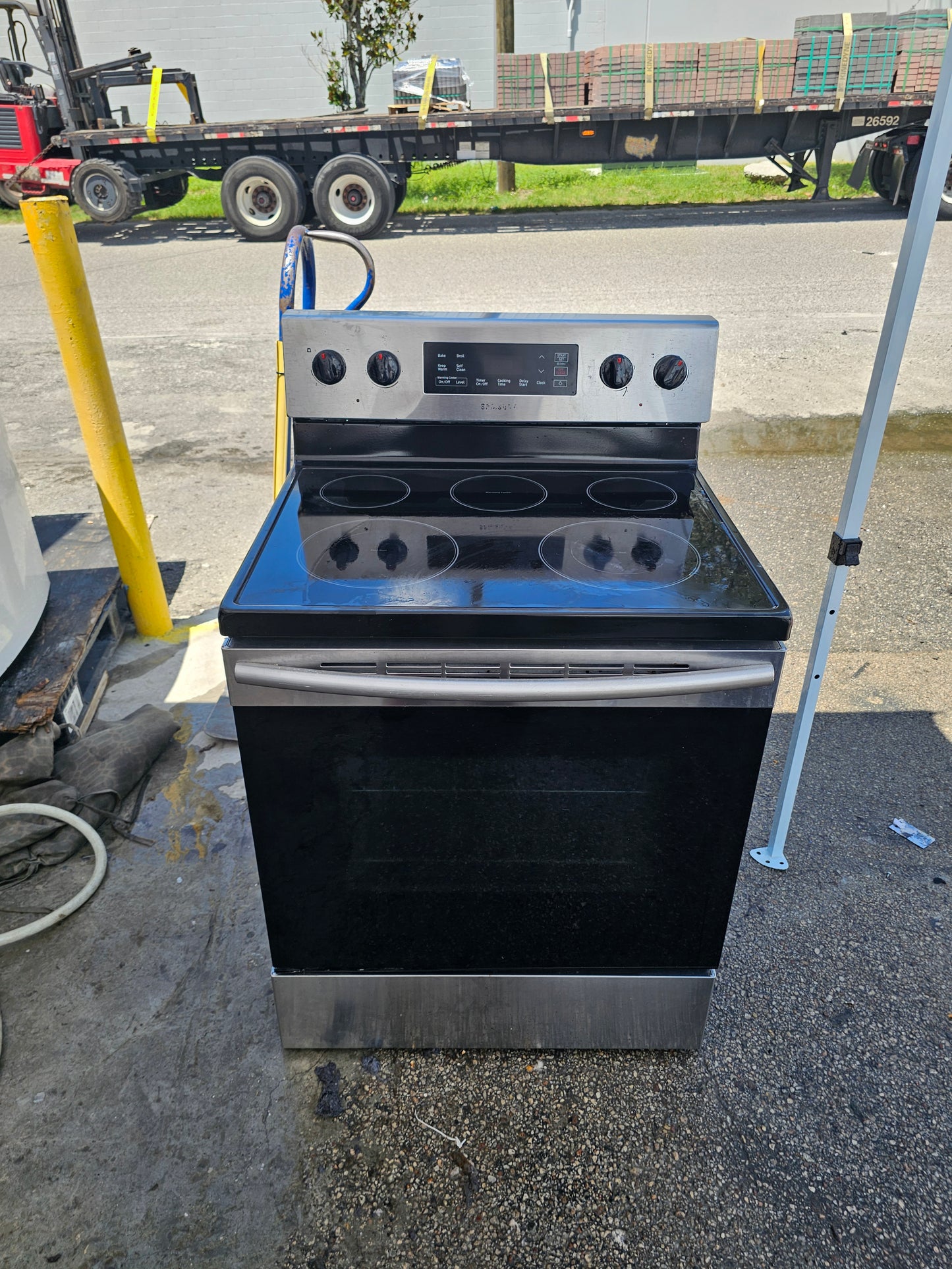 Samsung 30" Freestanding Electric Range with Smooth Cooktop