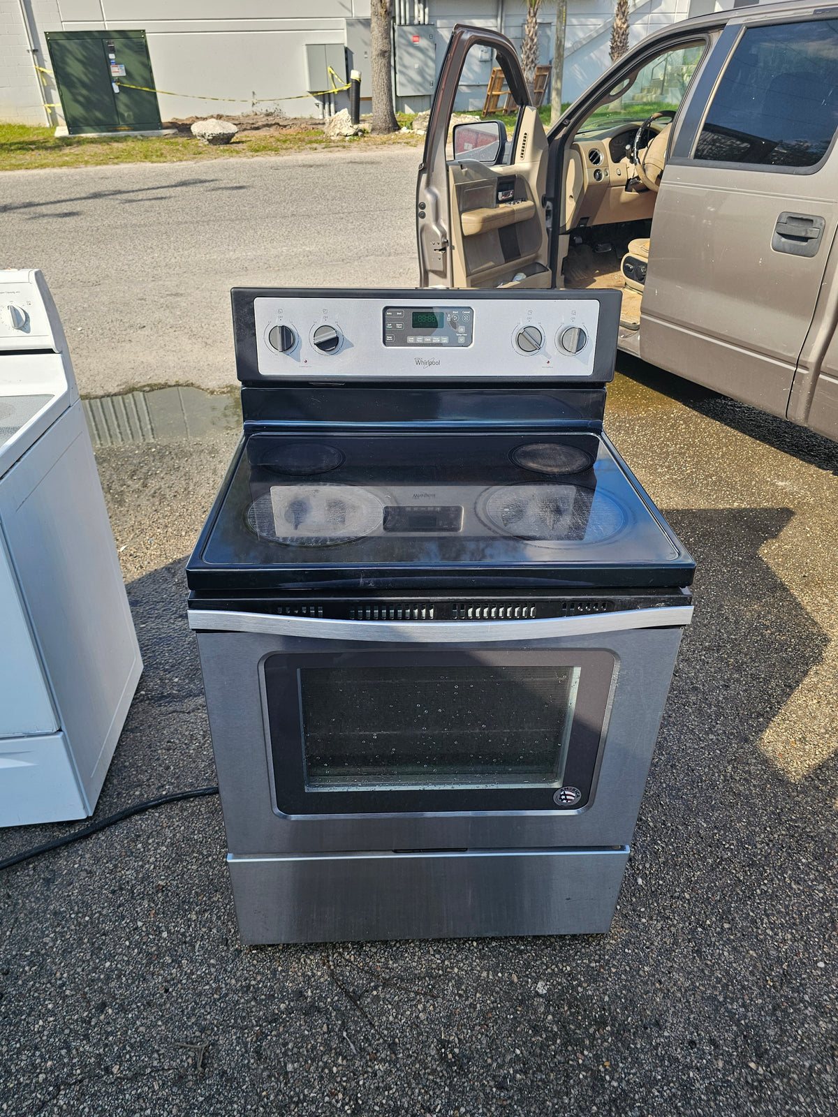Whirlpool 30-Inch Freestanding Electric Range