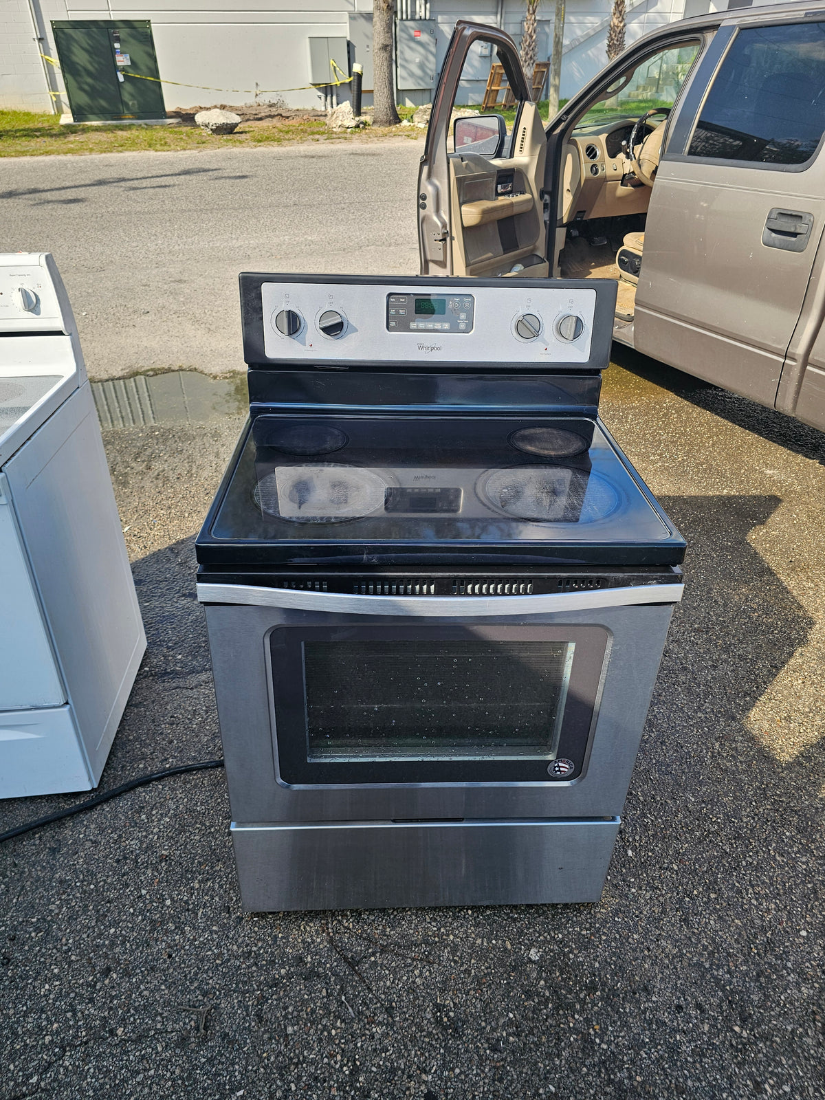 Whirlpool 30-Inch Freestanding Electric Range