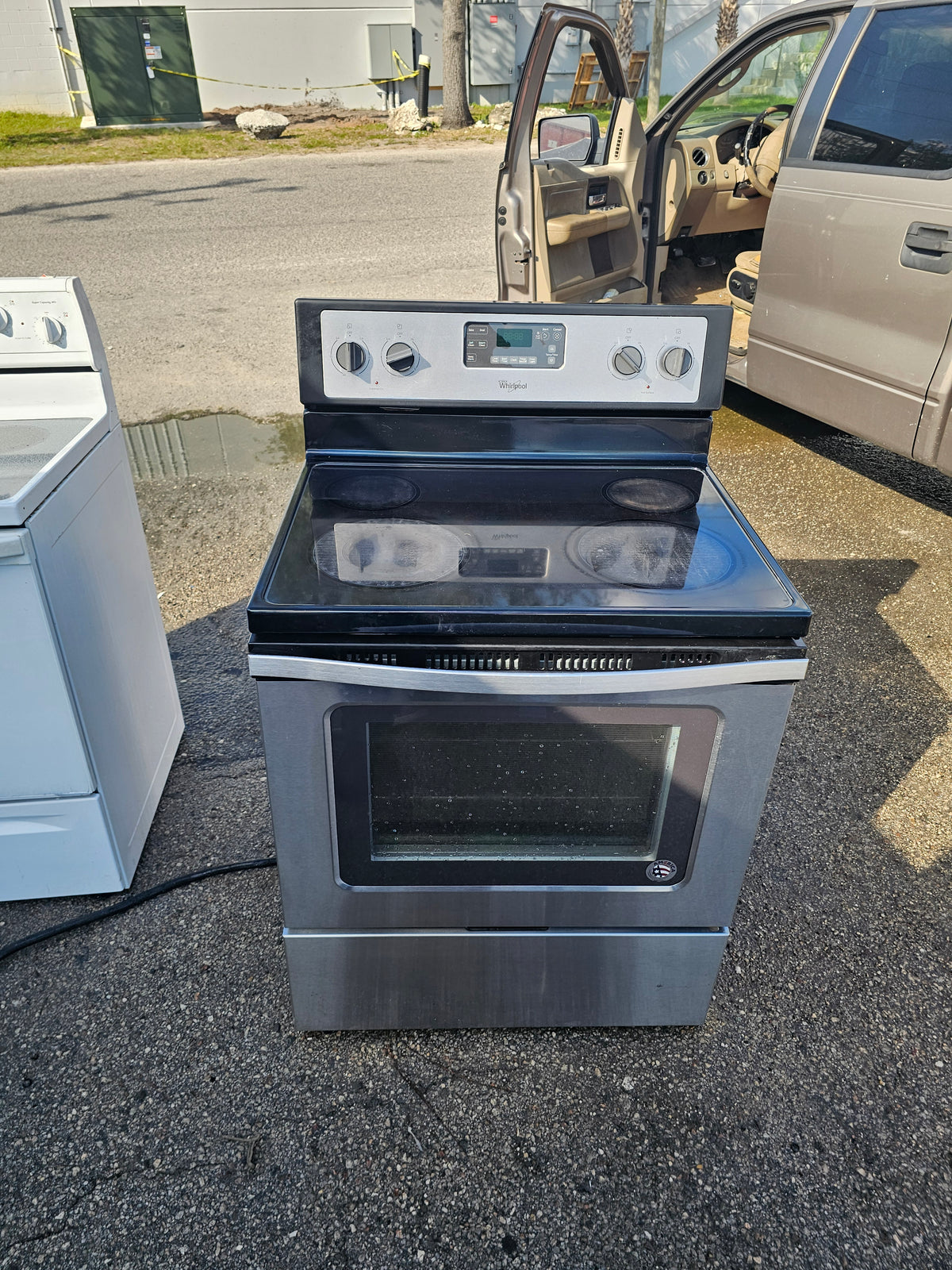 Whirlpool 30-Inch Freestanding Electric Range