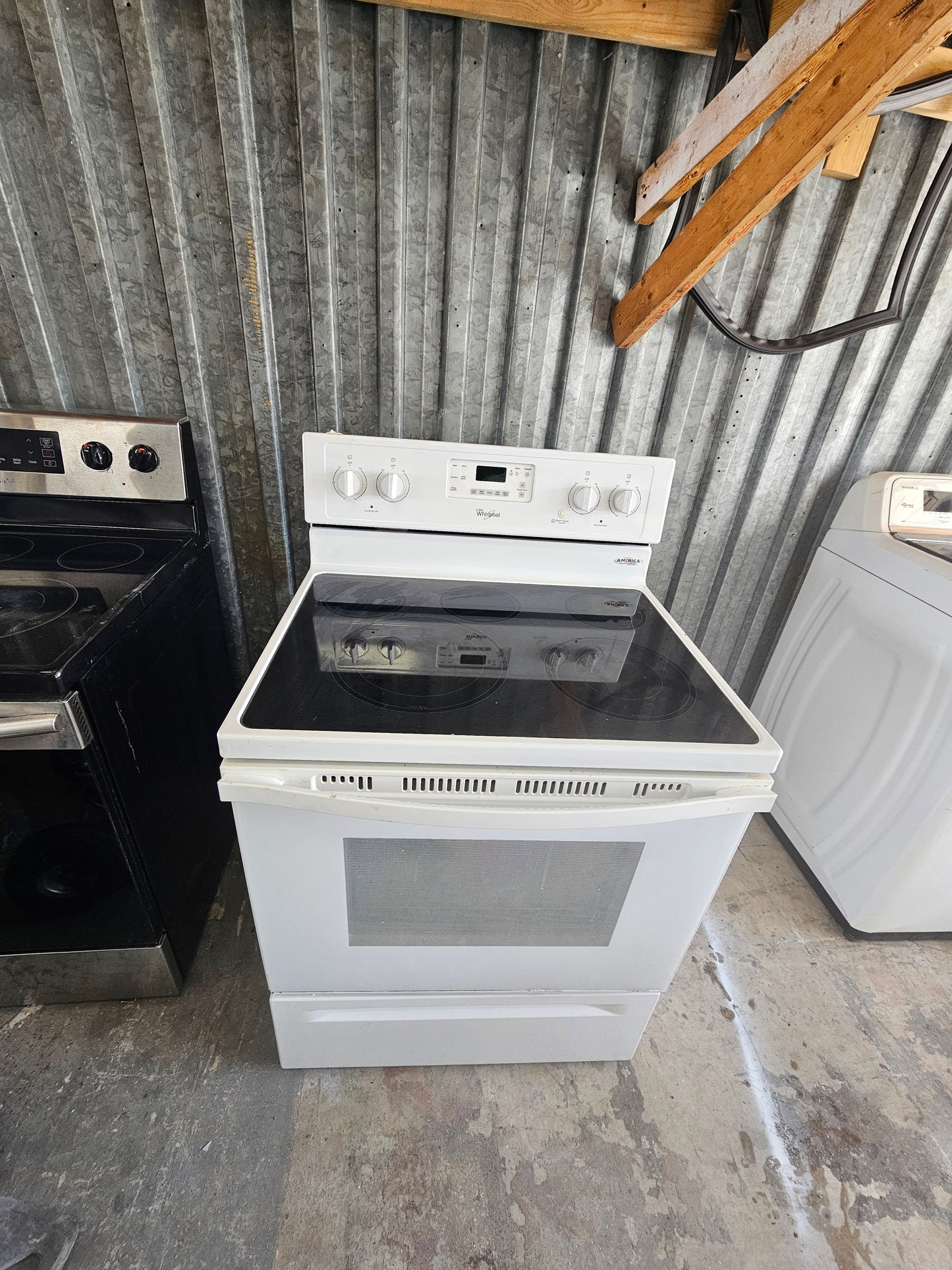 Whirlpool 30" Freestanding Electric Range
