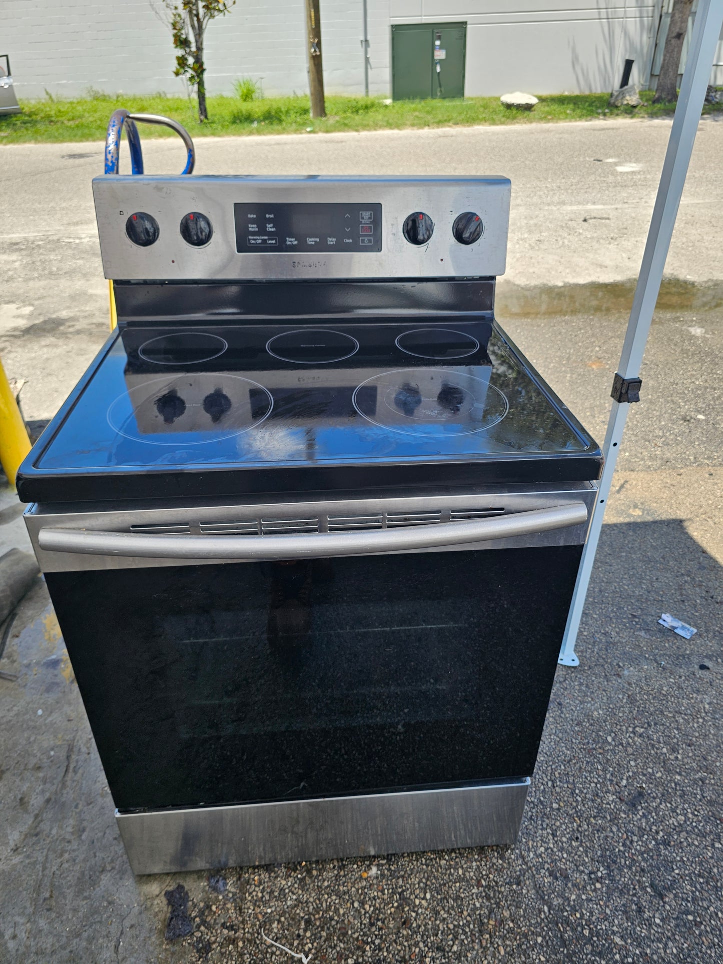 Samsung 30" Freestanding Electric Range with Smooth Cooktop