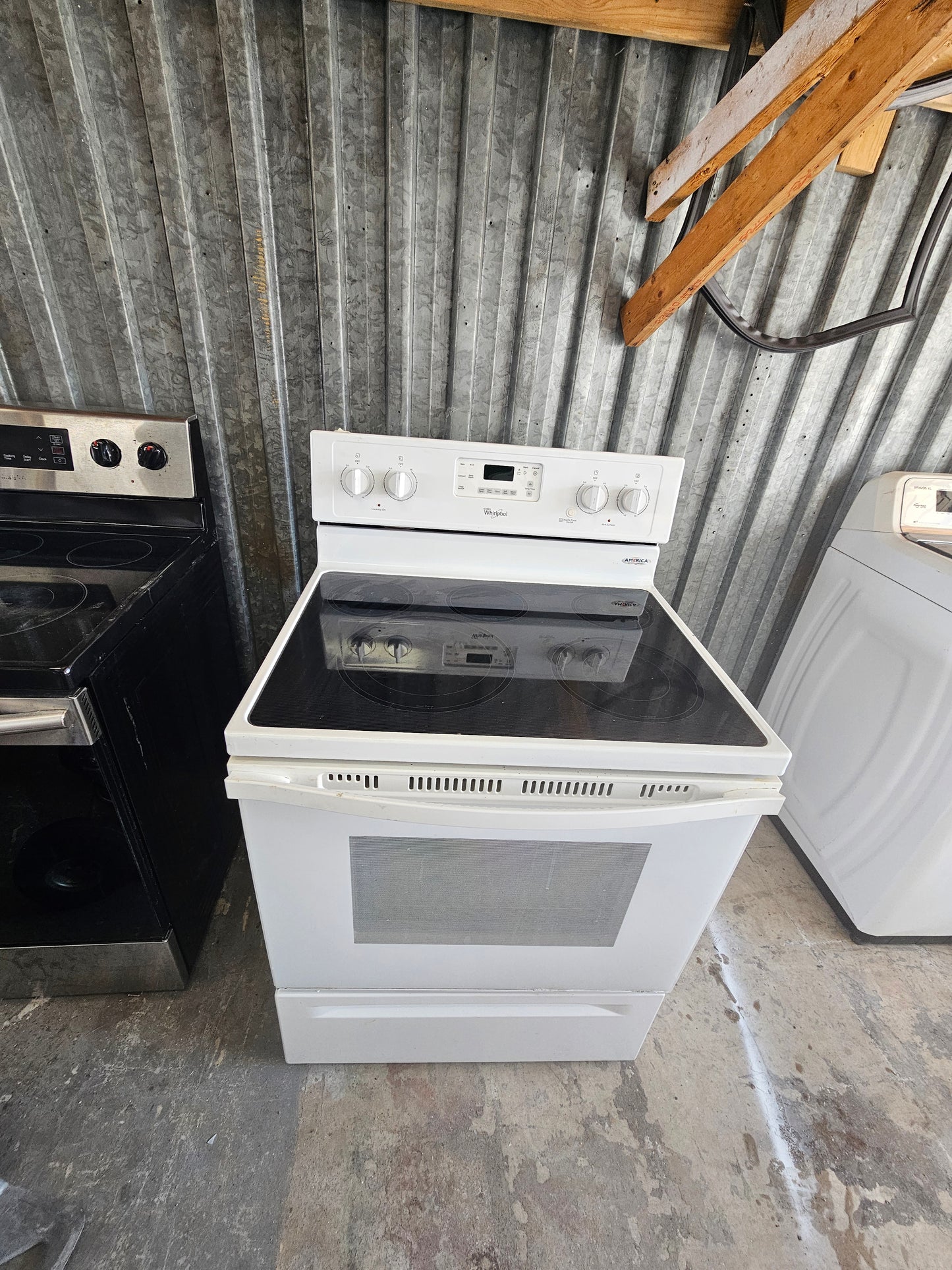 Whirlpool 30" Freestanding Electric Range