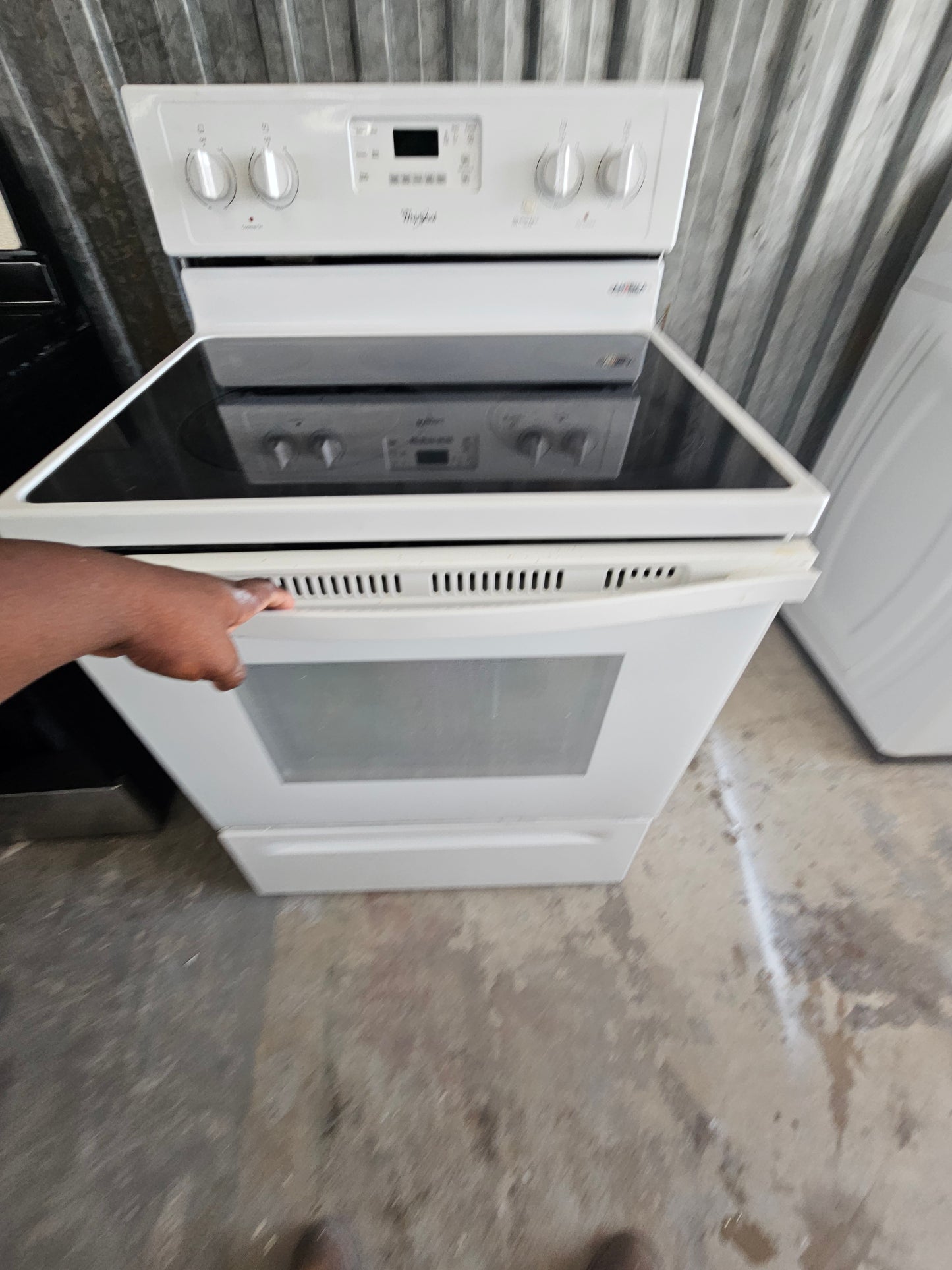 Whirlpool 30" Freestanding Electric Range