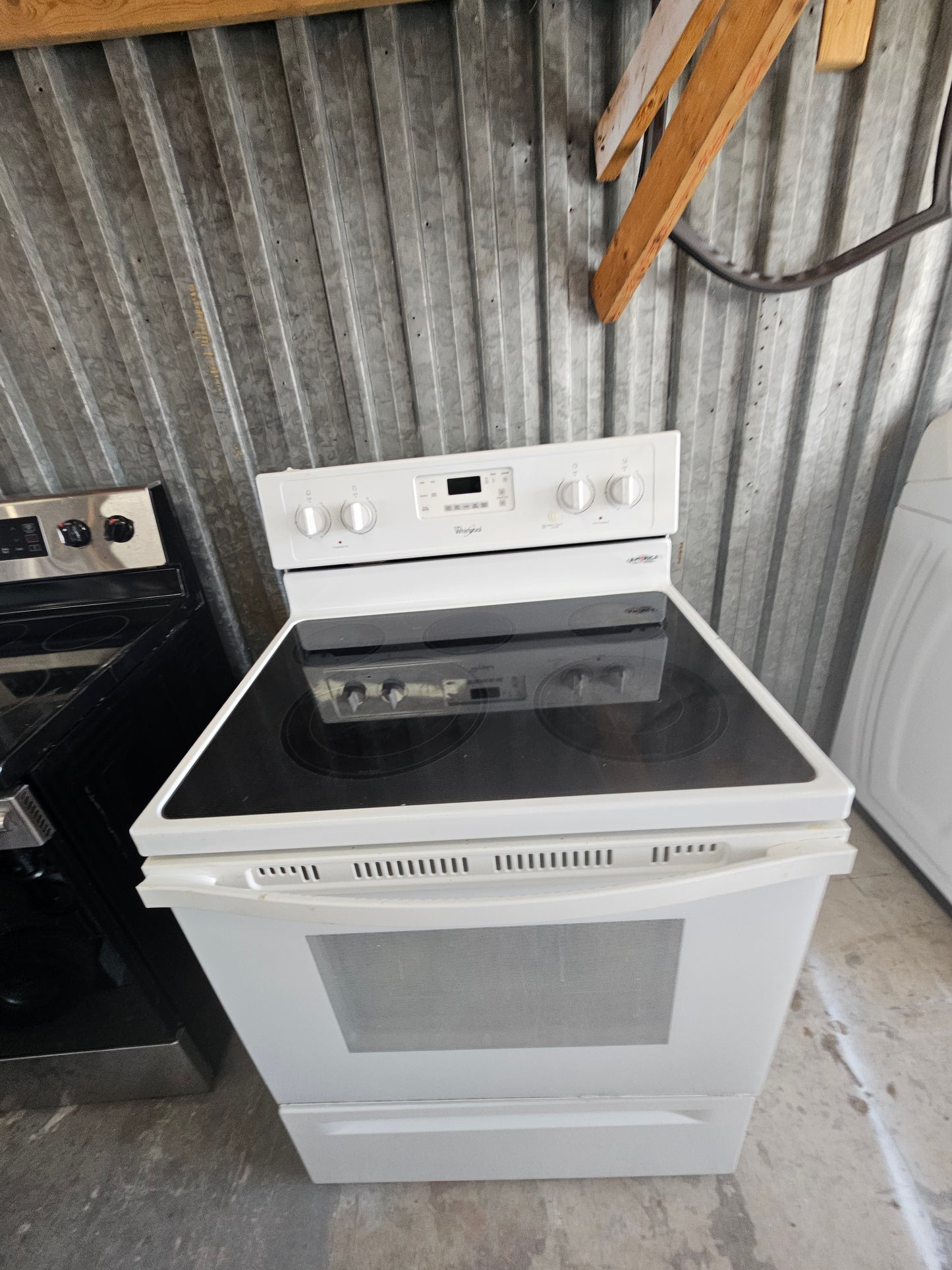 Whirlpool 30" Freestanding Electric Range