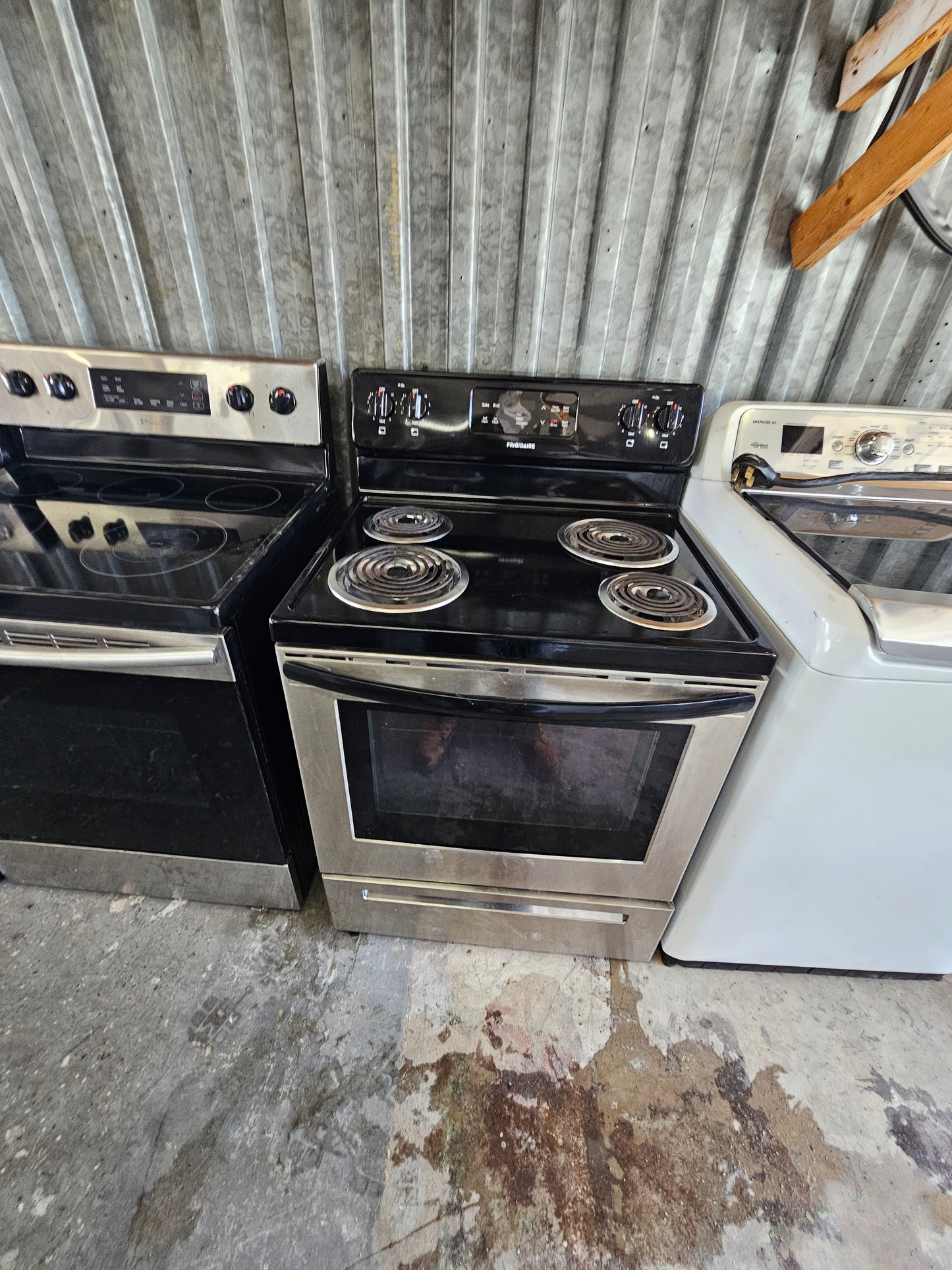 Frigidaire 30" Freestanding Electric Range