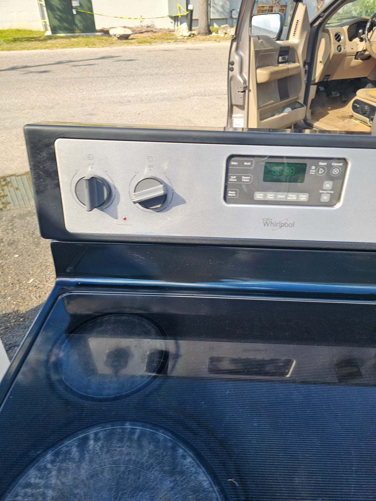 Whirlpool 30-Inch Freestanding Electric Range