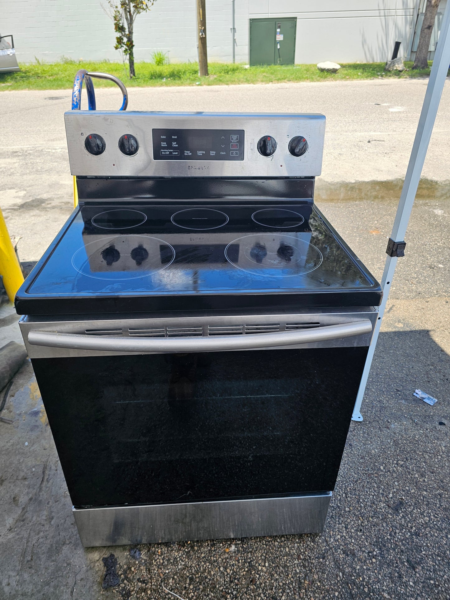 Samsung 30" Freestanding Electric Range with Smooth Cooktop