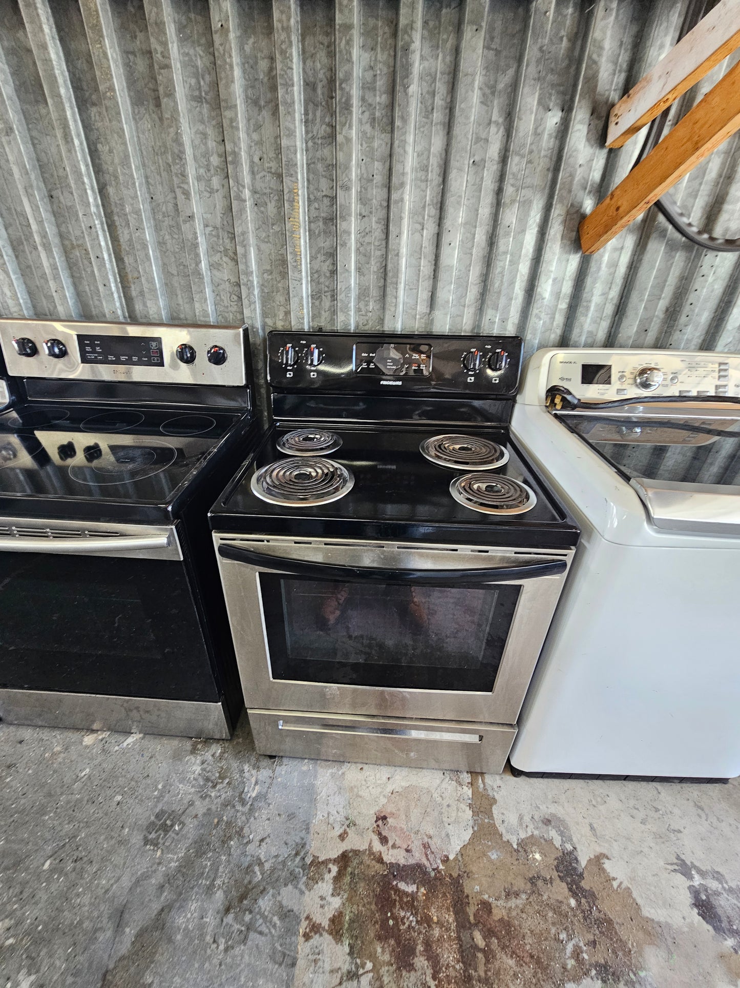 Frigidaire 30" Freestanding Electric Range