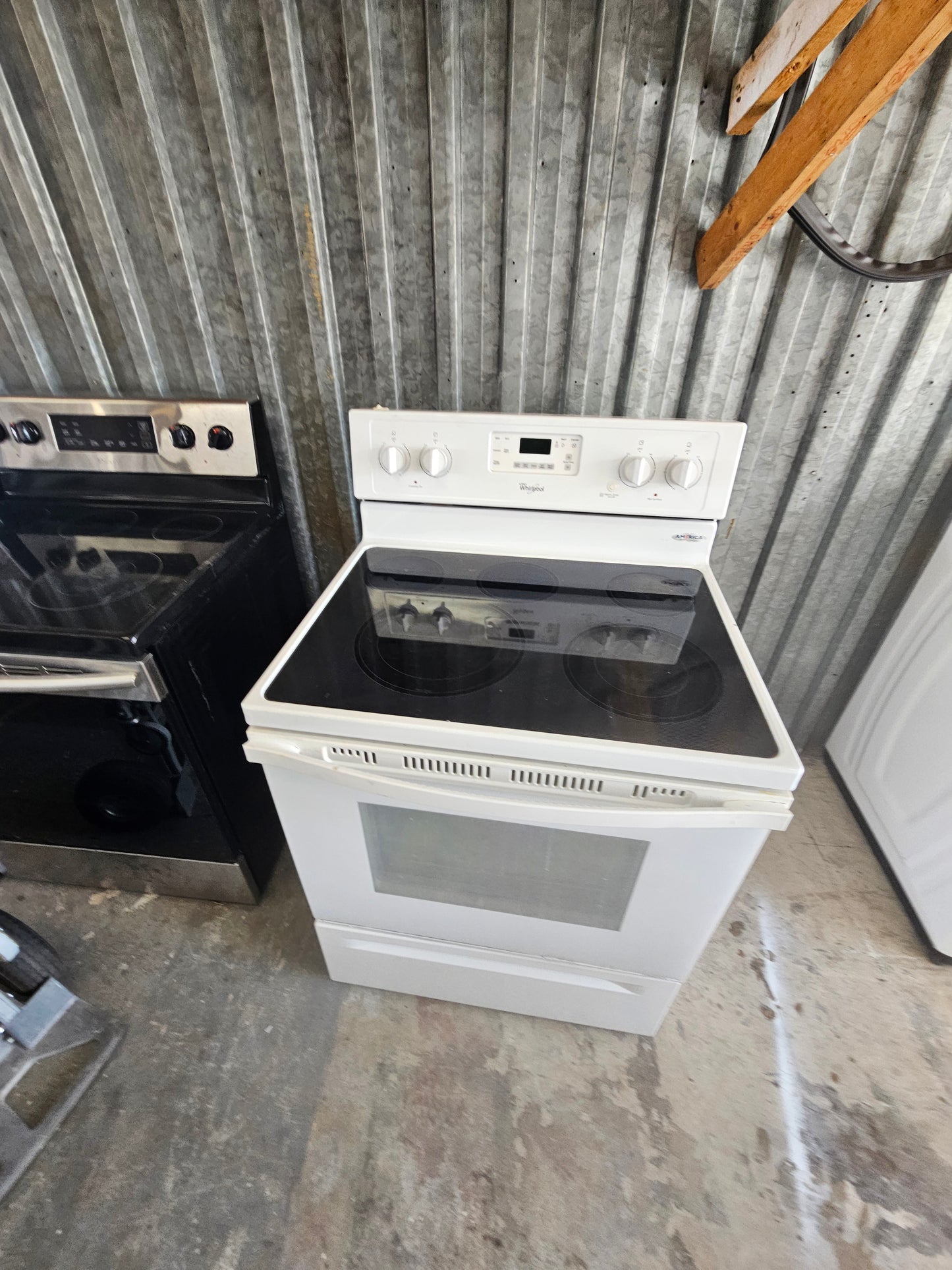 Whirlpool 30" Freestanding Electric Range