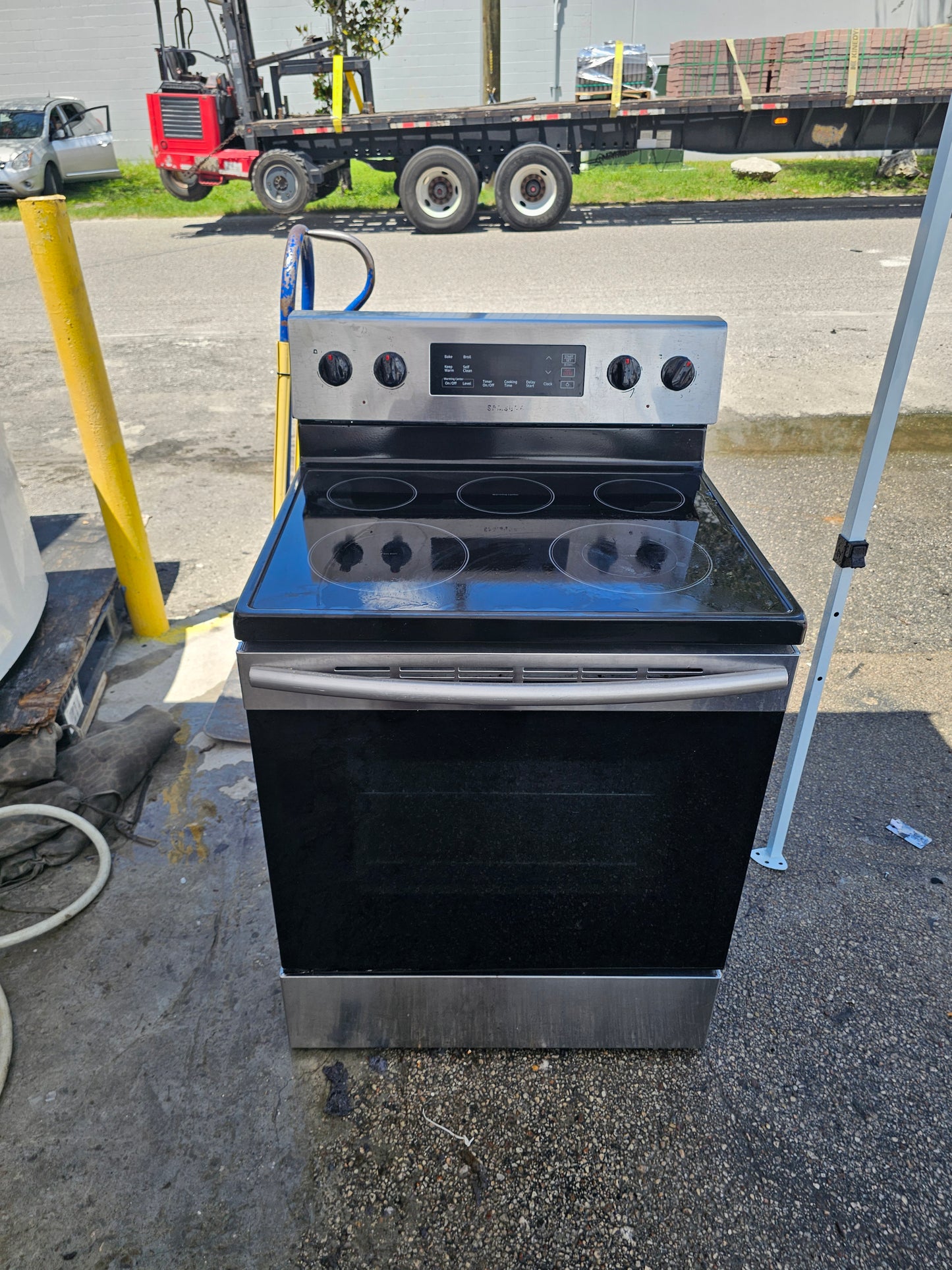 Samsung 30" Freestanding Electric Range with Smooth Cooktop