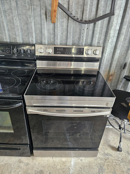 Samsung NE63A6311SS Smart Freestanding Electric Range