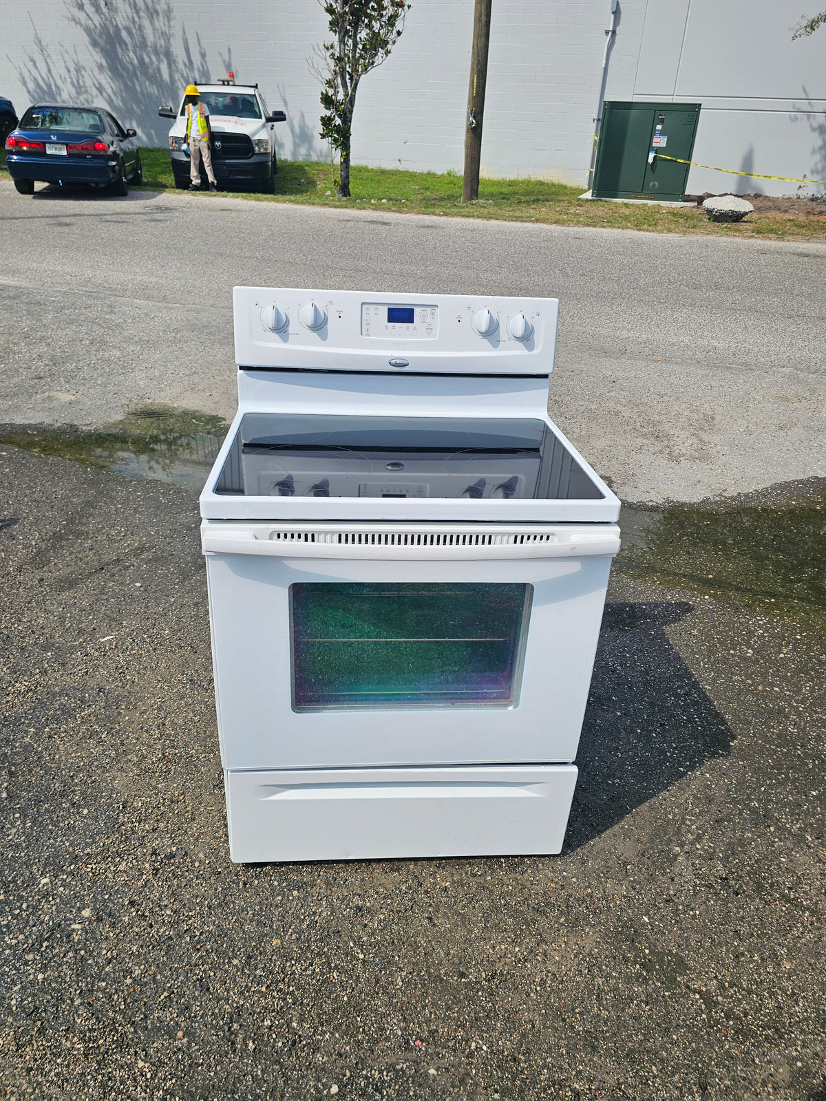 Whirlpool White Electric Stove