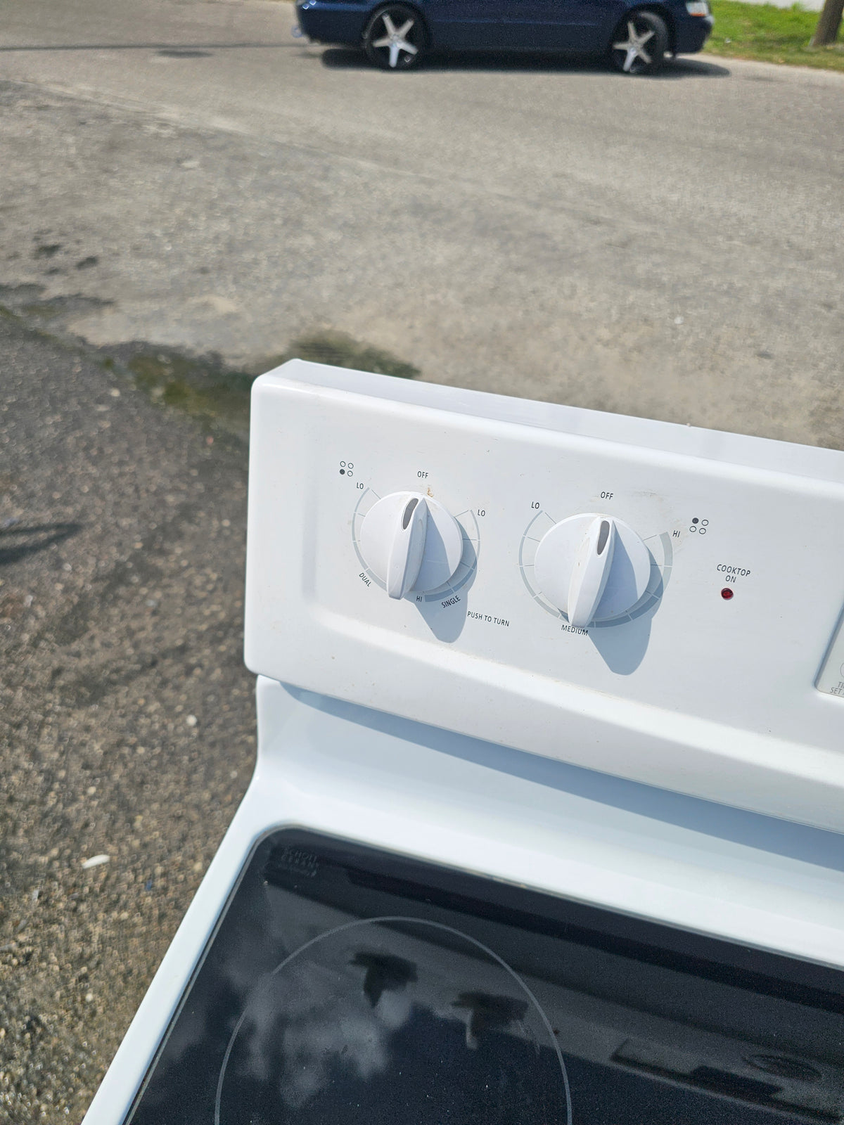 Whirlpool White Electric Stove