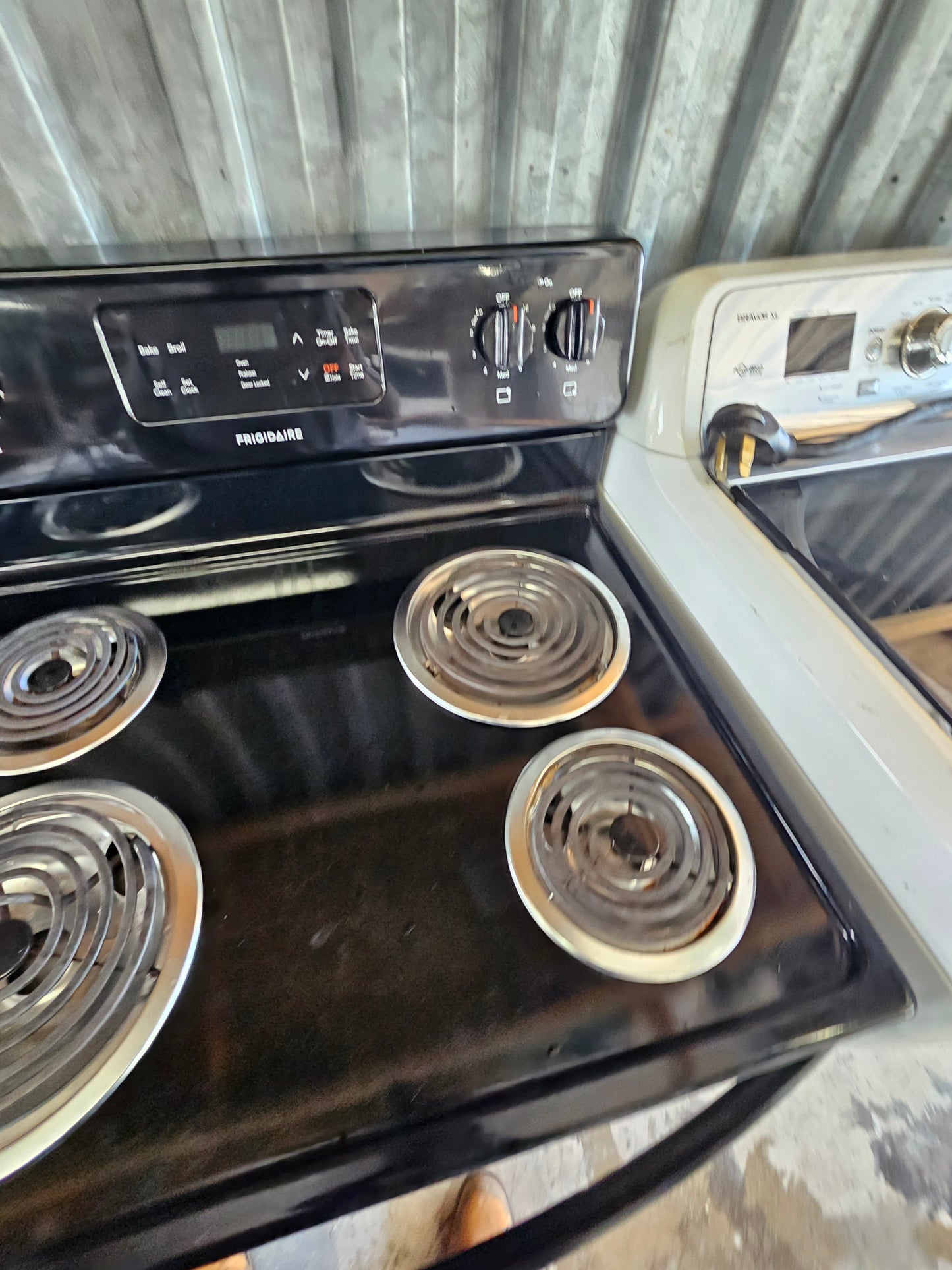 Frigidaire 30" Freestanding Electric Range